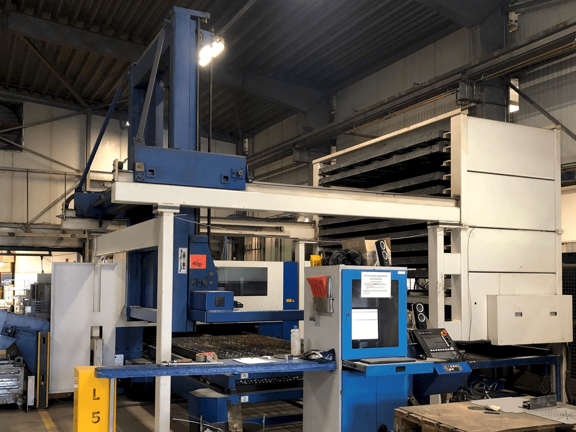 Vista Frontal da Trumpf Trumatic L3050 máquina