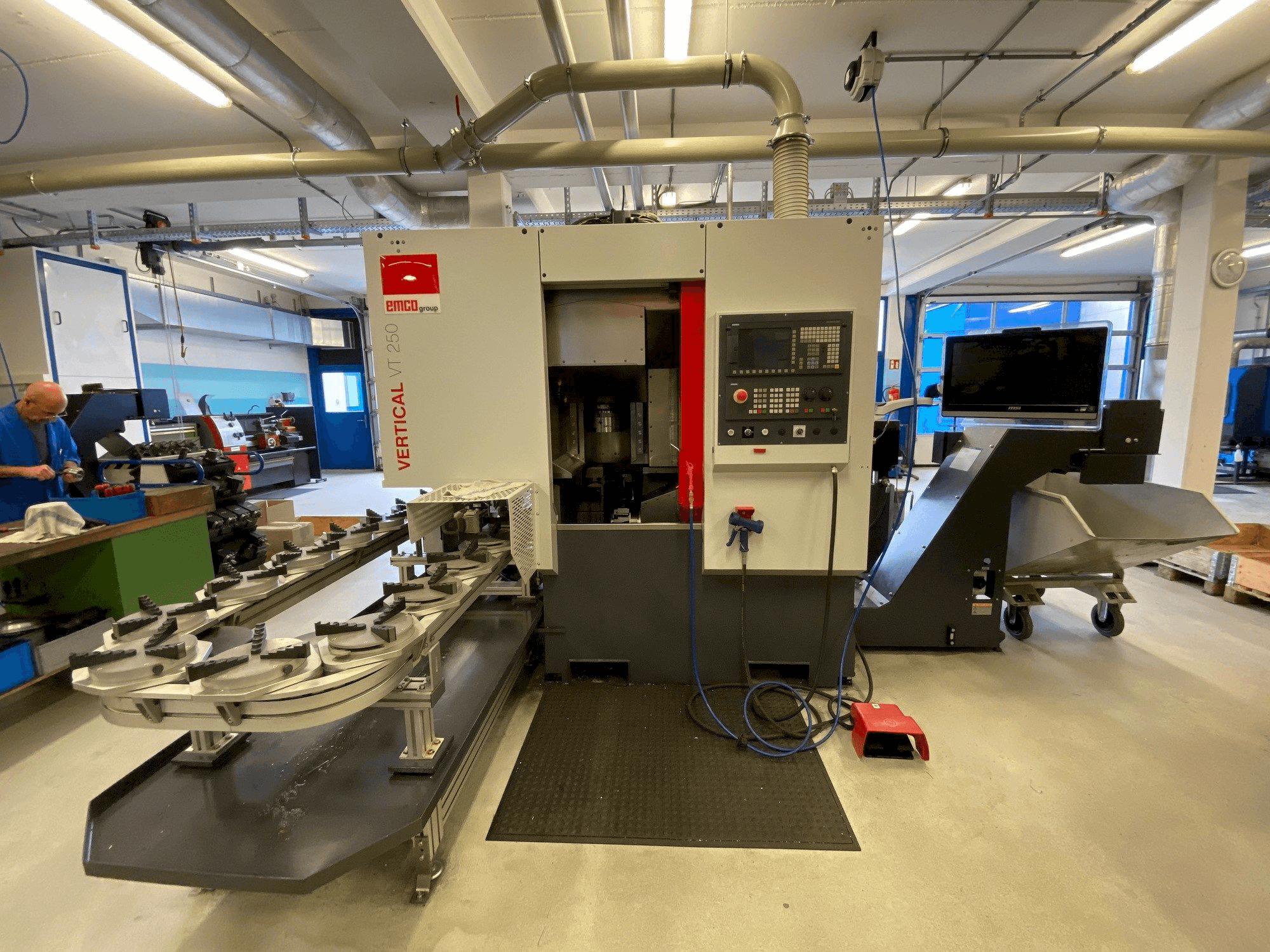 Vista Frontal da EMCO VT250 máquina