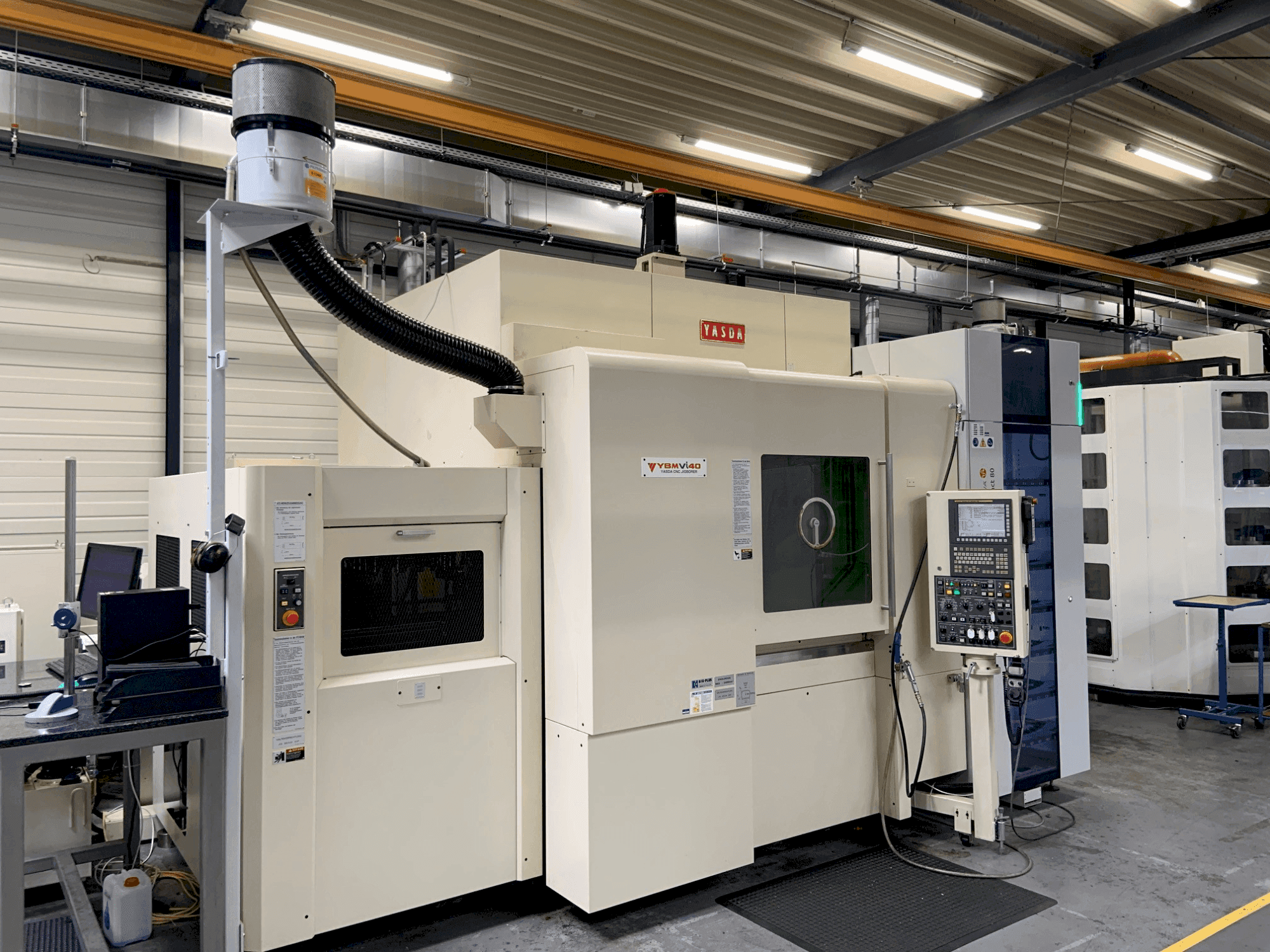 Vista Frontal da YASDA YBM Vi40 máquina