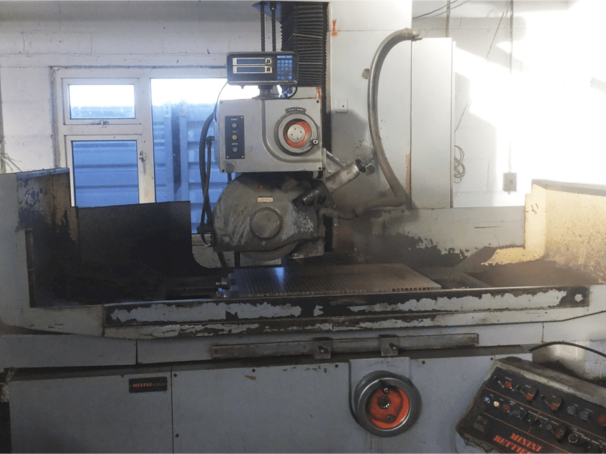 Vista Frontal da Minini PL65.8 máquina