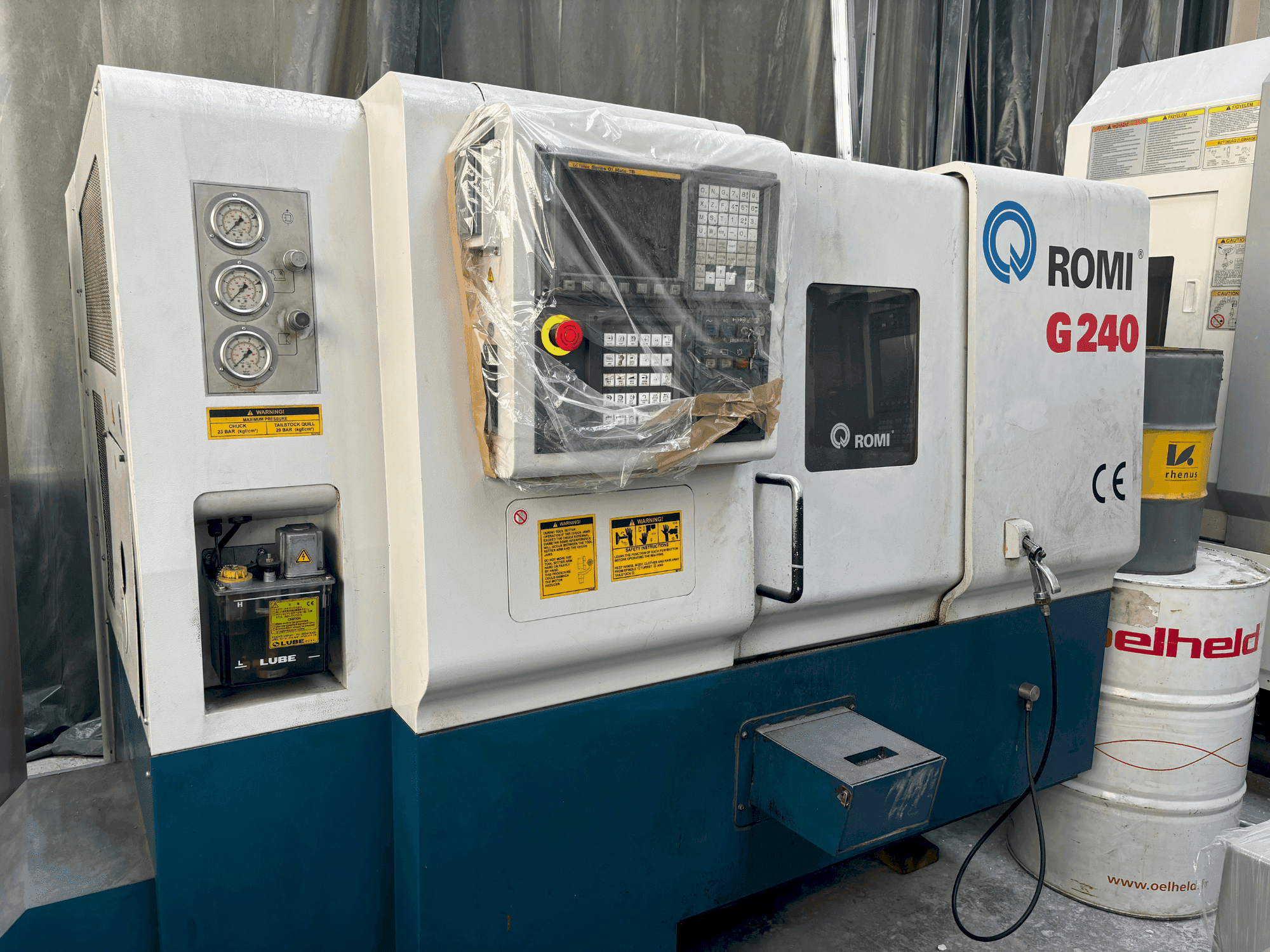 Vista Frontal da Romi G240 máquina