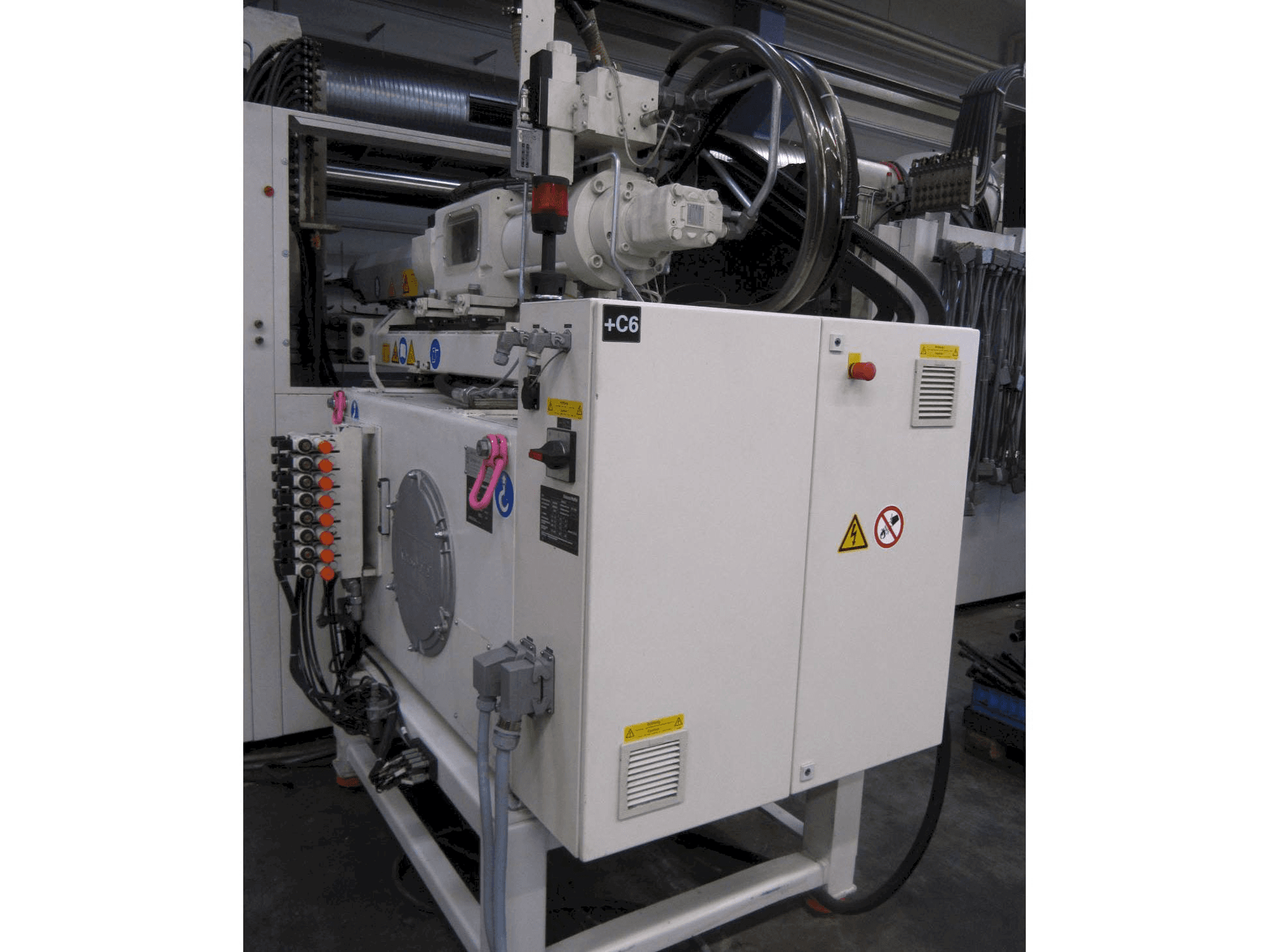 Vista Frontal da Krauss Maffei 750 BO L máquina