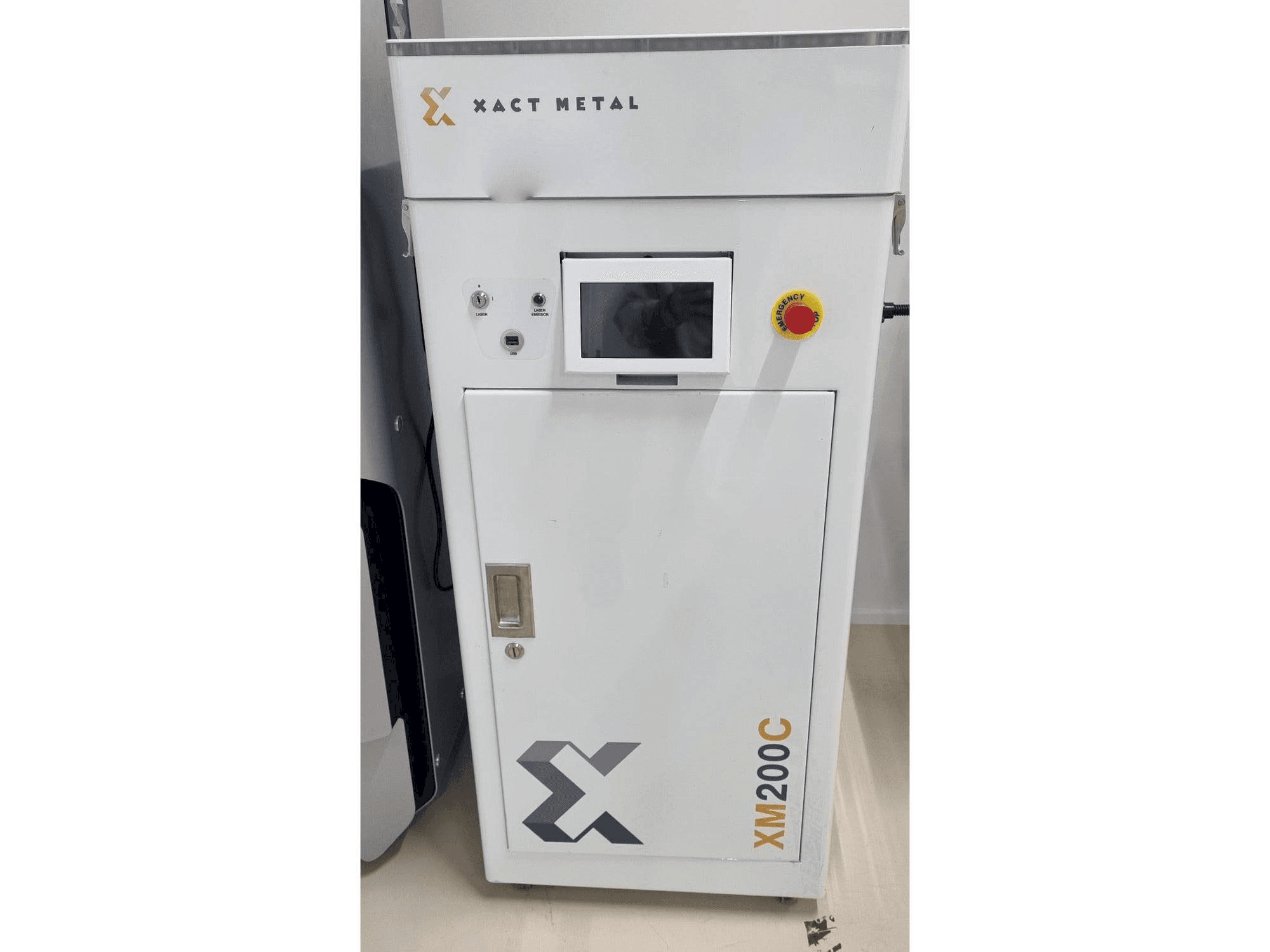 Vista Frontal da XACT METAL XM200C-E máquina