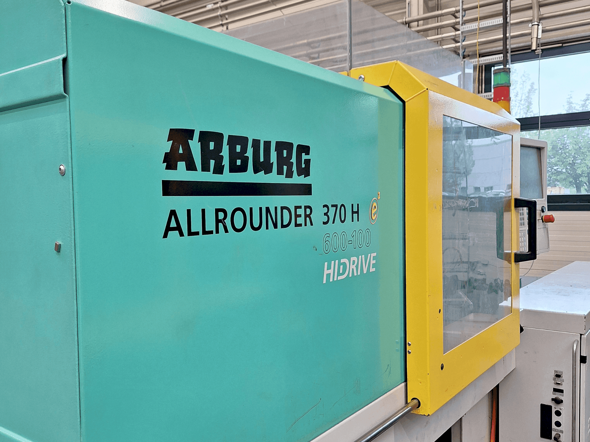 Vista Frontal da Arburg Allrounder 370 H 600-100 máquina