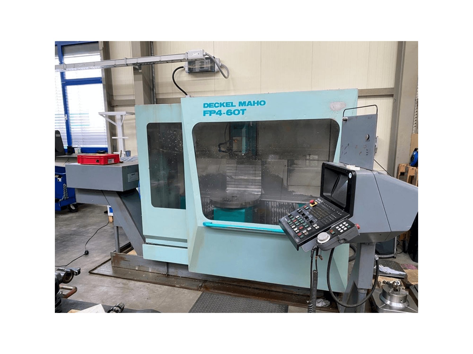 Vista Frontal da DECKEL MAHO FP4-60 T máquina