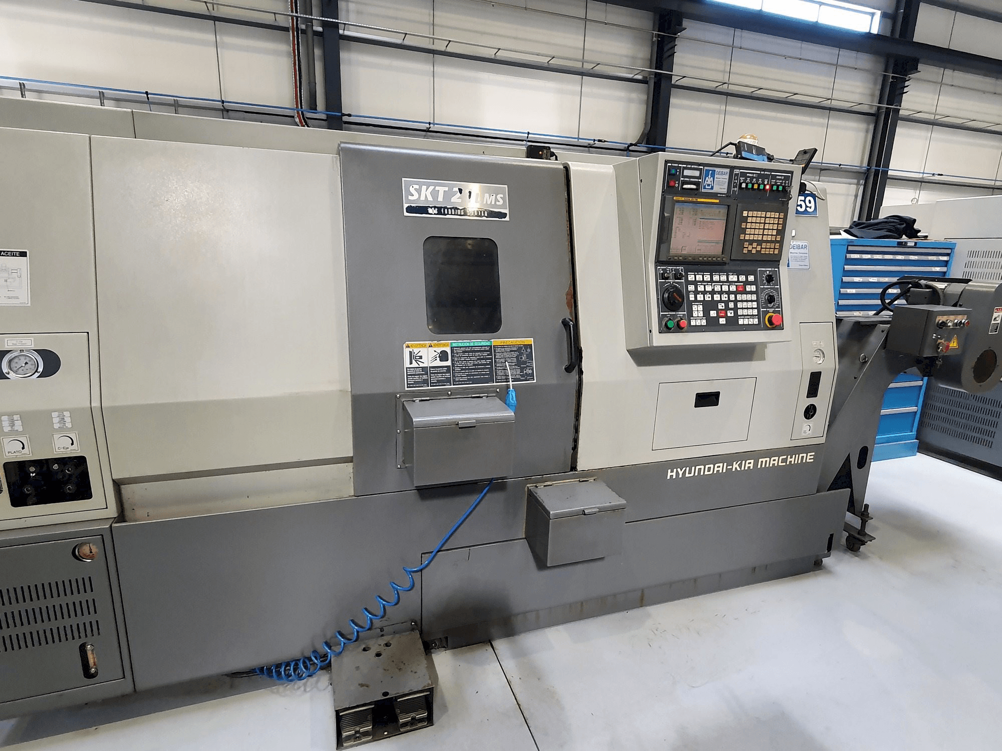 Vista Frontal da Hyundai SKT21LMS máquina