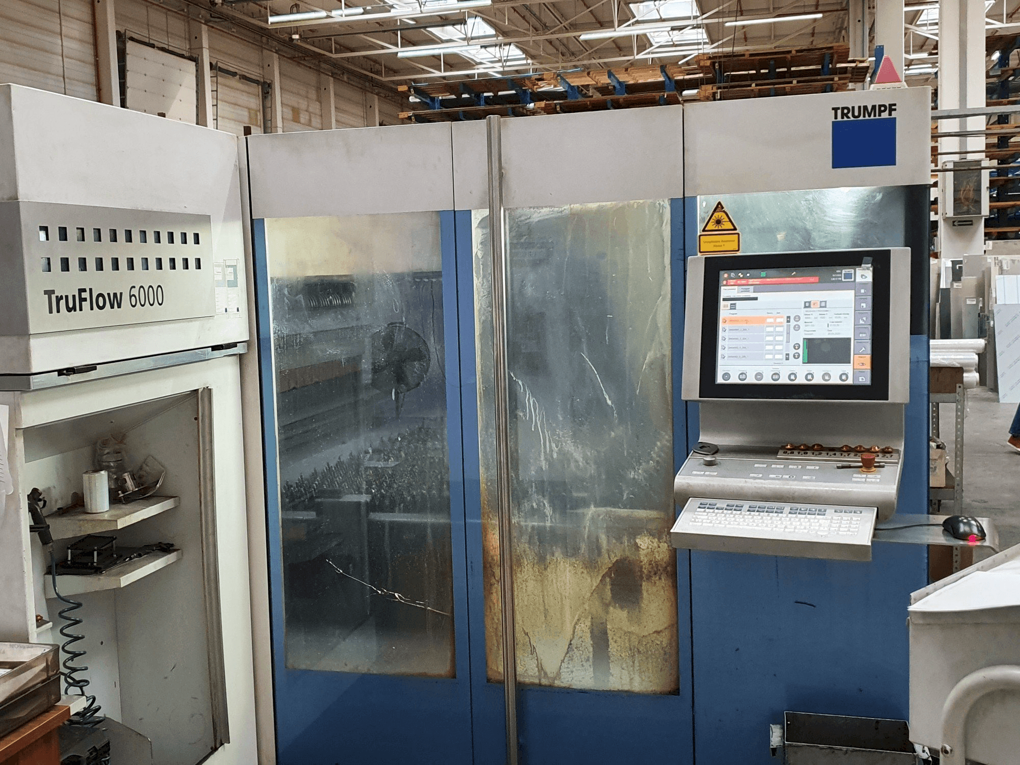 Vista Frontal da Trumpf TruLaser 3030 máquina