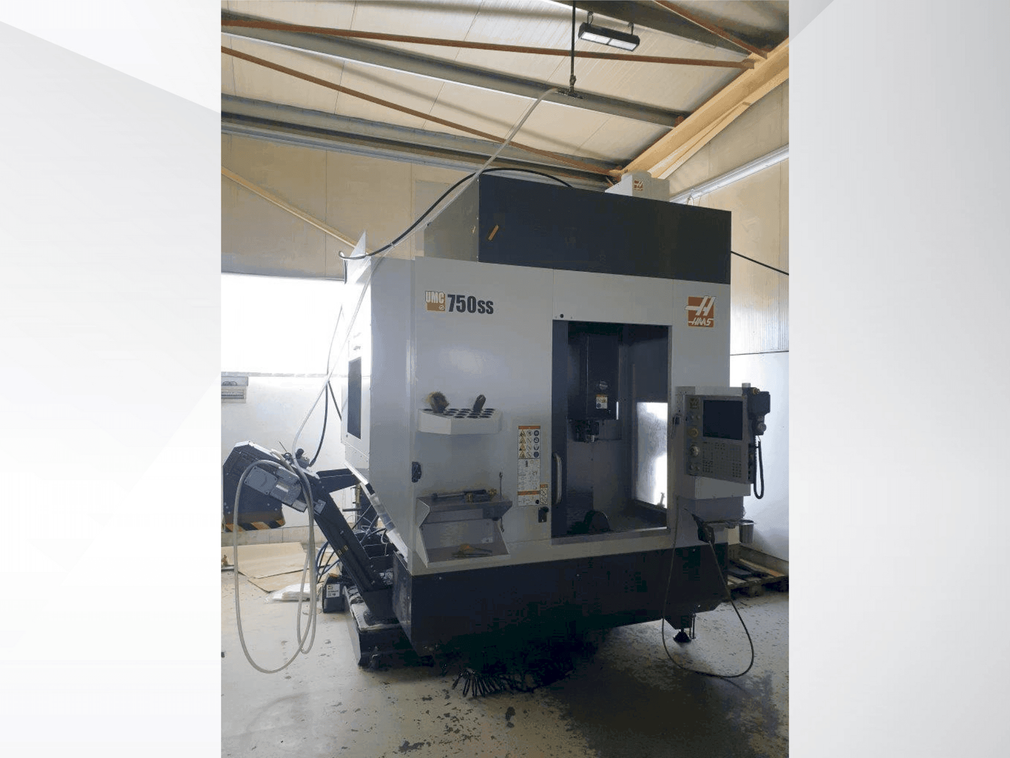 Vista Frontal da HAAS UMC-750SS máquina