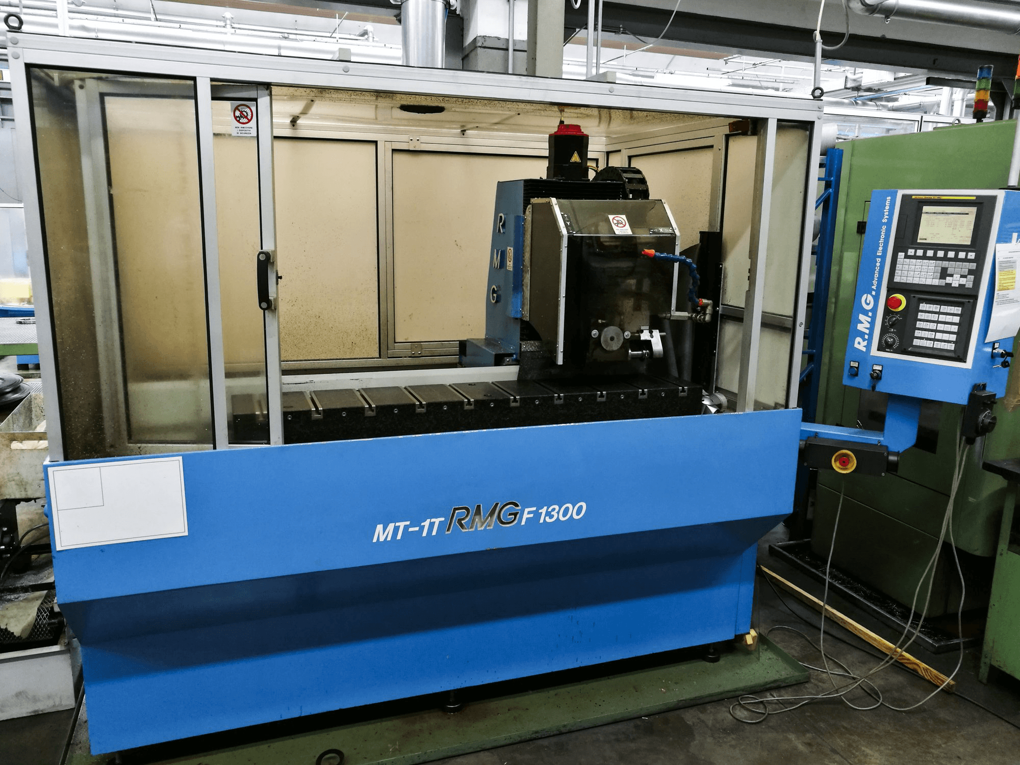 Vista Frontal da RMG MT-1T-F 1300 máquina