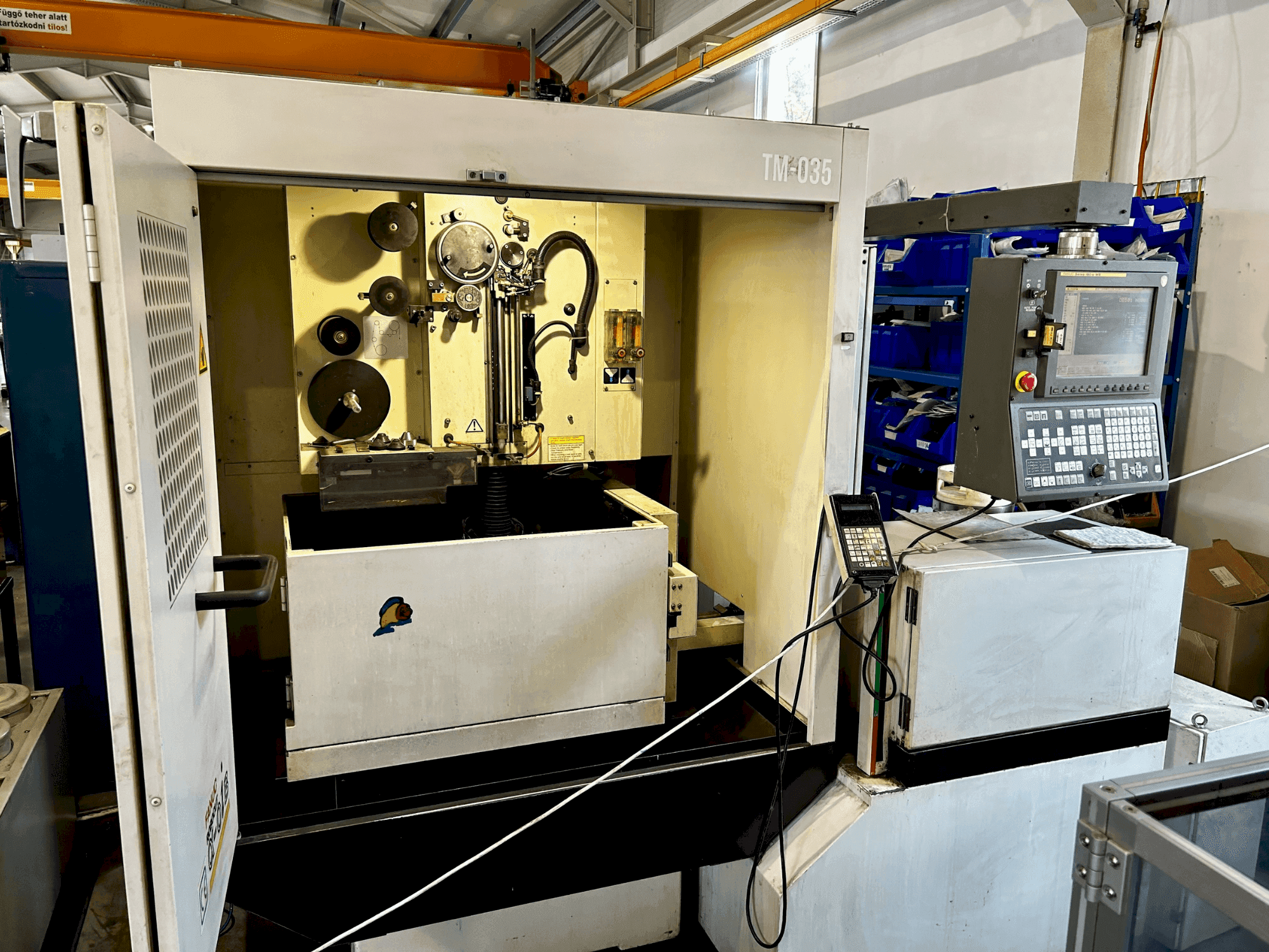 Vista Frontal da FANUC Robocut α-0iB máquina
