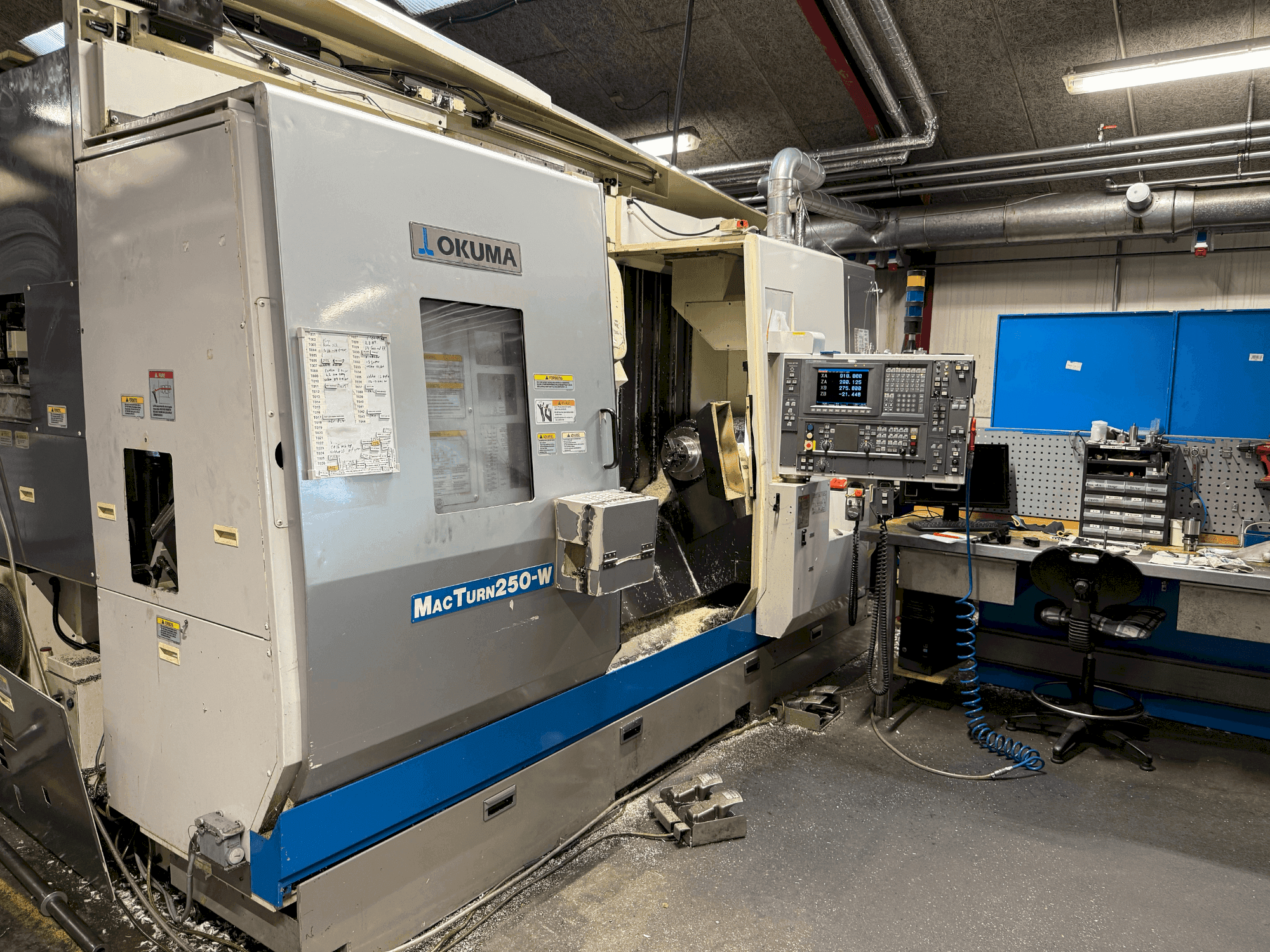 Vista Frontal da Okuma MacTurn 250-W máquina