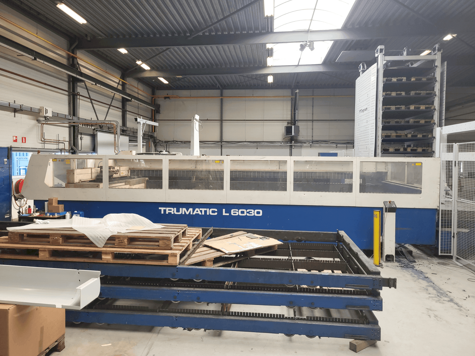 Vista Frontal da TRUMPF Trumatic L6030 máquina
