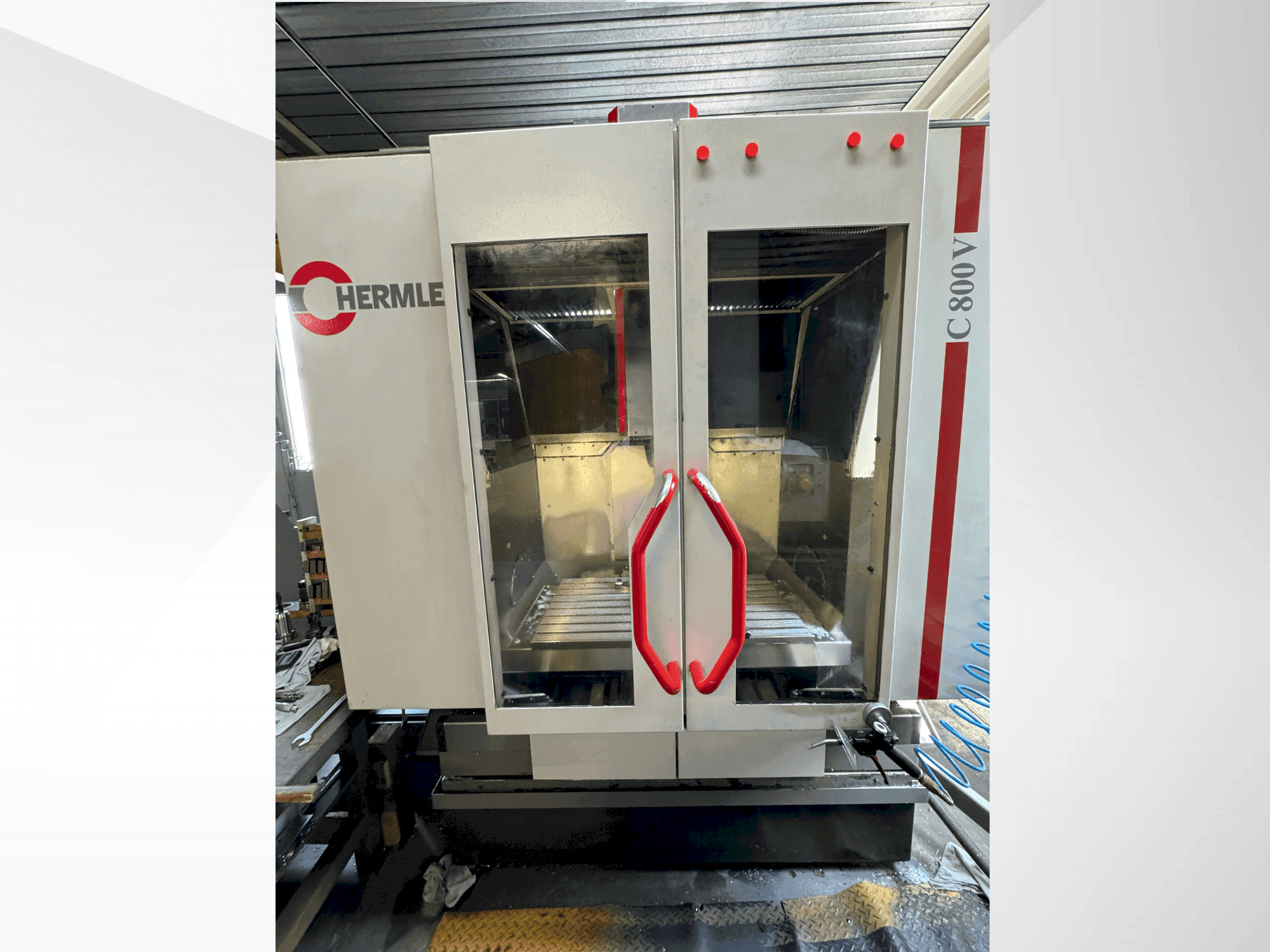 Vista Frontal da HERMLE C 800 V máquina