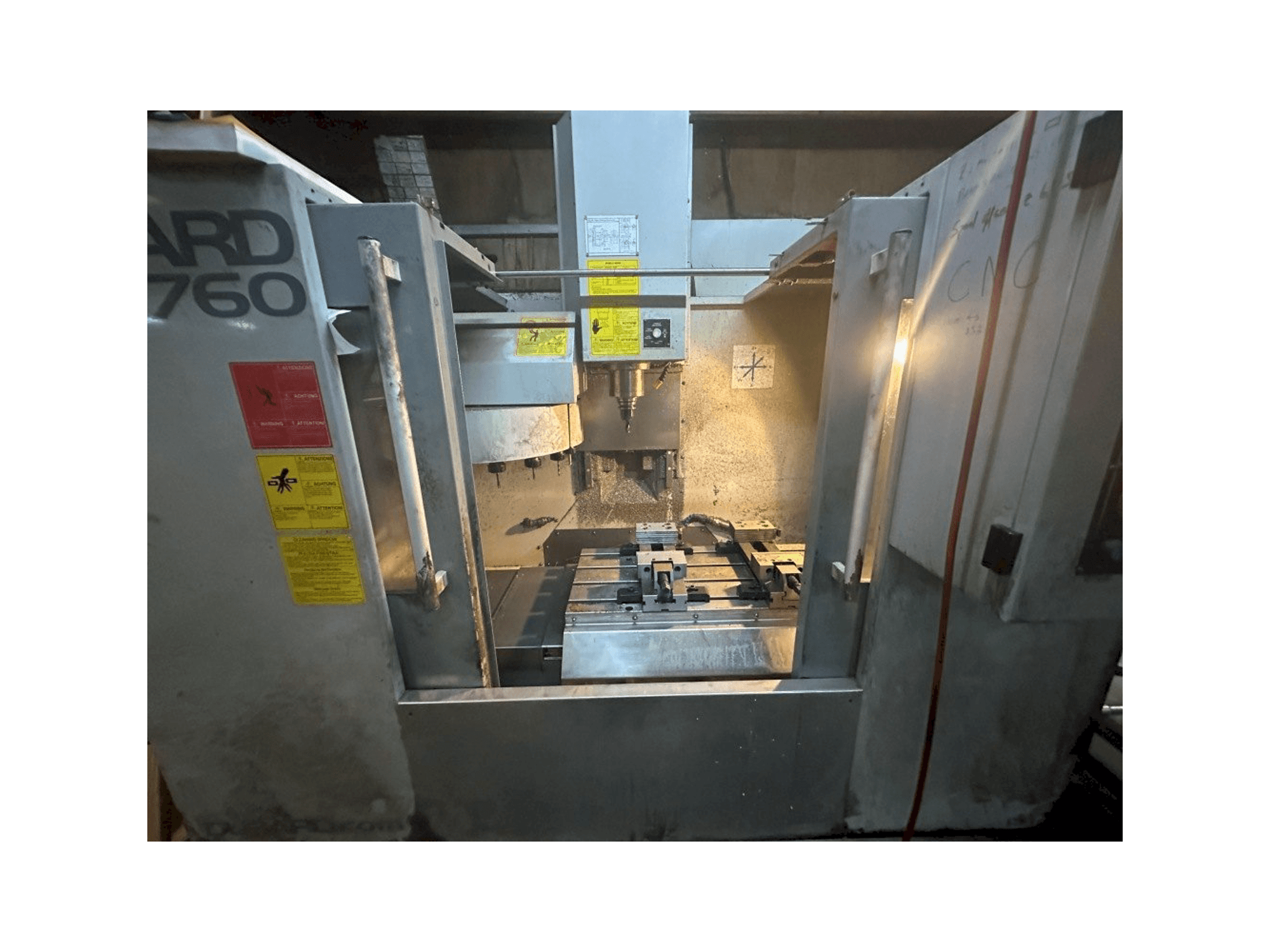 Vista Frontal da Dugard Eagle ECO 760 máquina