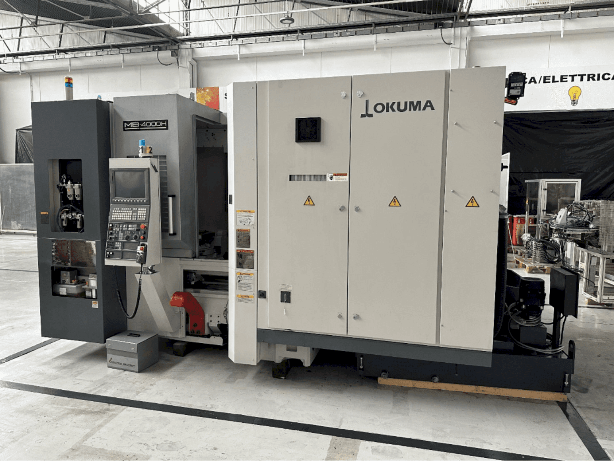 Vista Frontal da Okuma MB 4000 H máquina