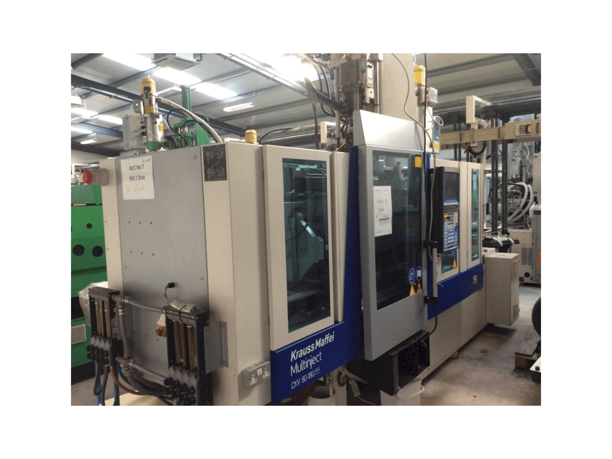 Vista Frontal da Krauss Maffei Multinject 80-180-55 CX V máquina