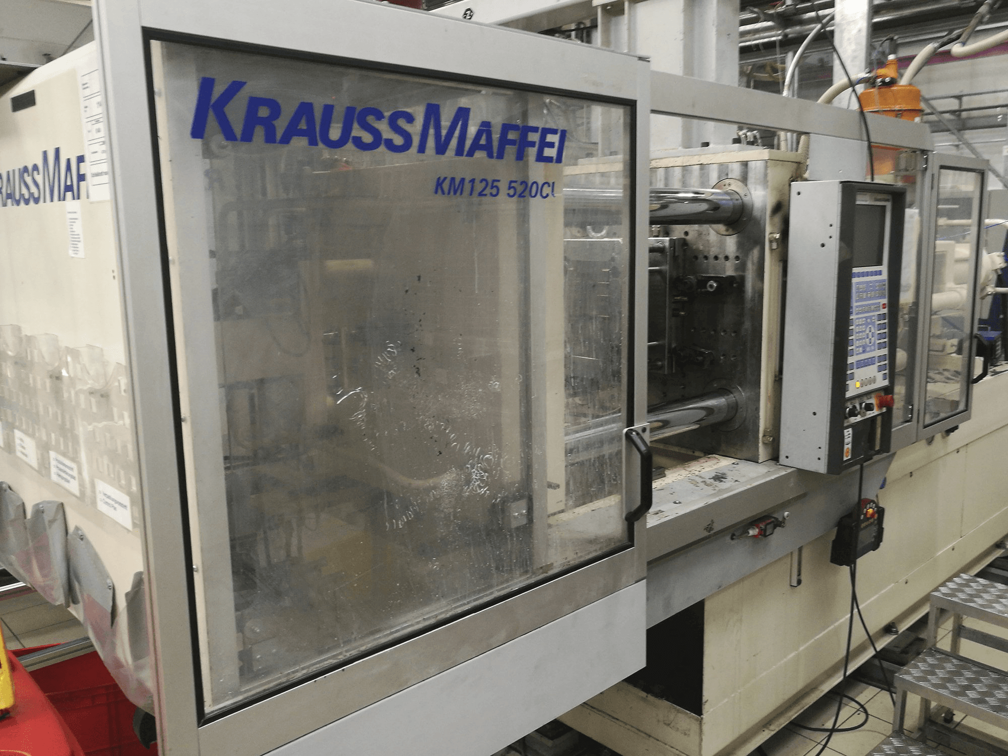 Vista Frontal da Krauss Maffei KM 125-520 C1 máquina