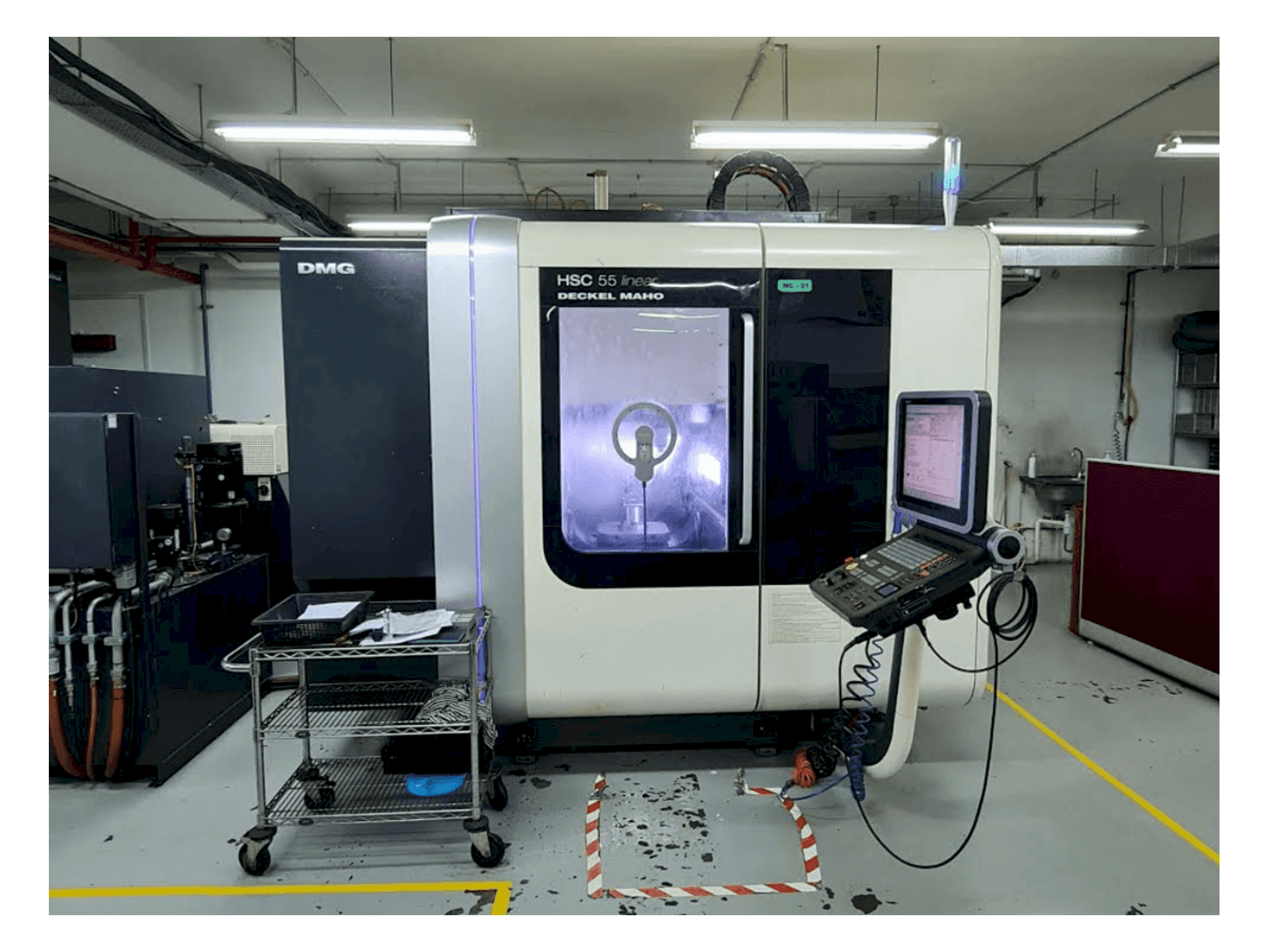 Vista Frontal da DECKEL MAHO HSC 55 linear máquina