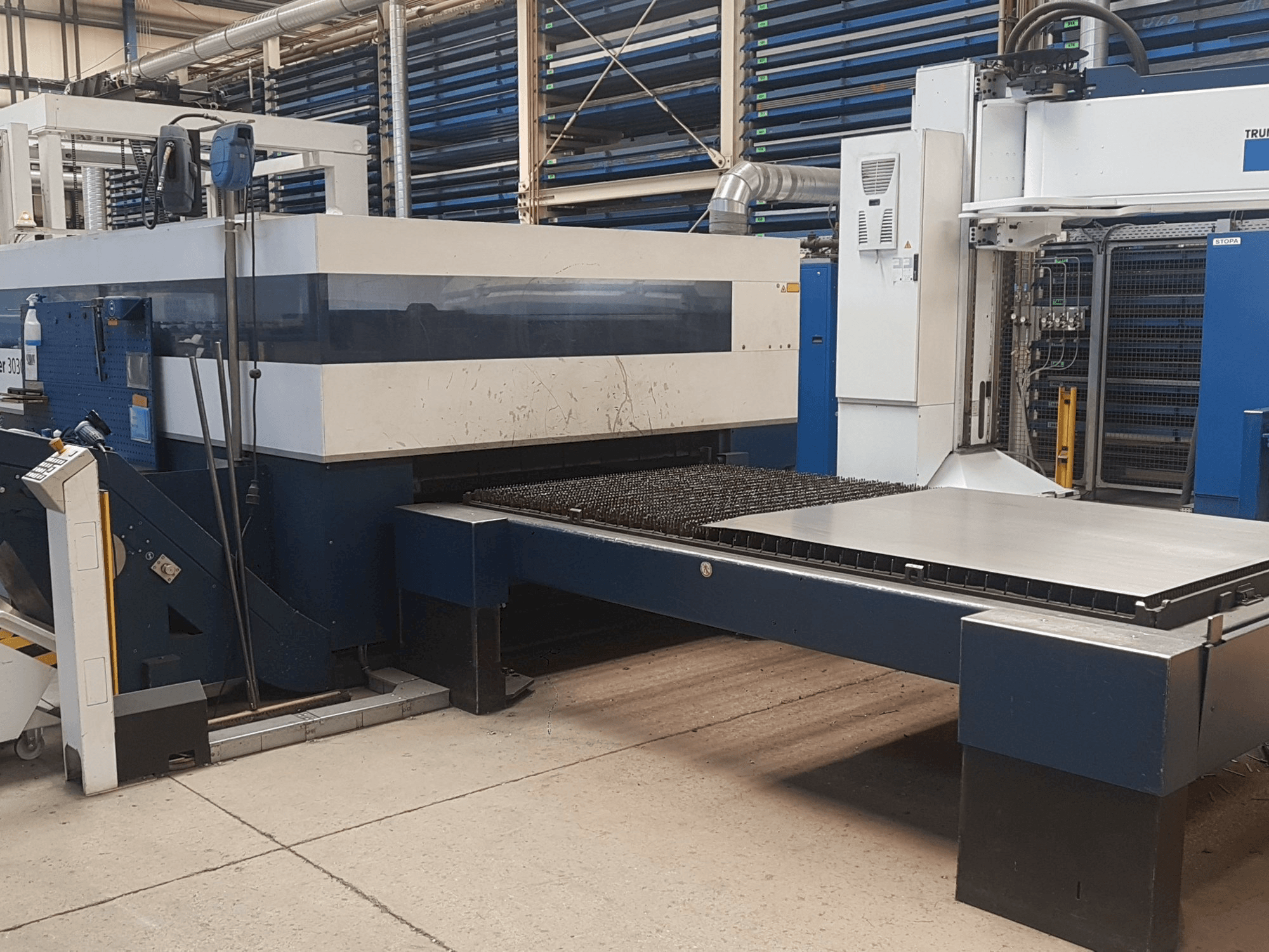 Vista Frontal da Trumpf TruLaser 3030 L20 máquina