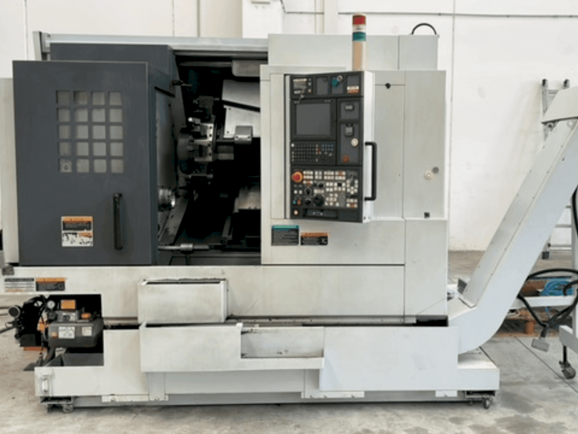 Vista Frontal da MORI SEIKI NL 2000Y/500 máquina