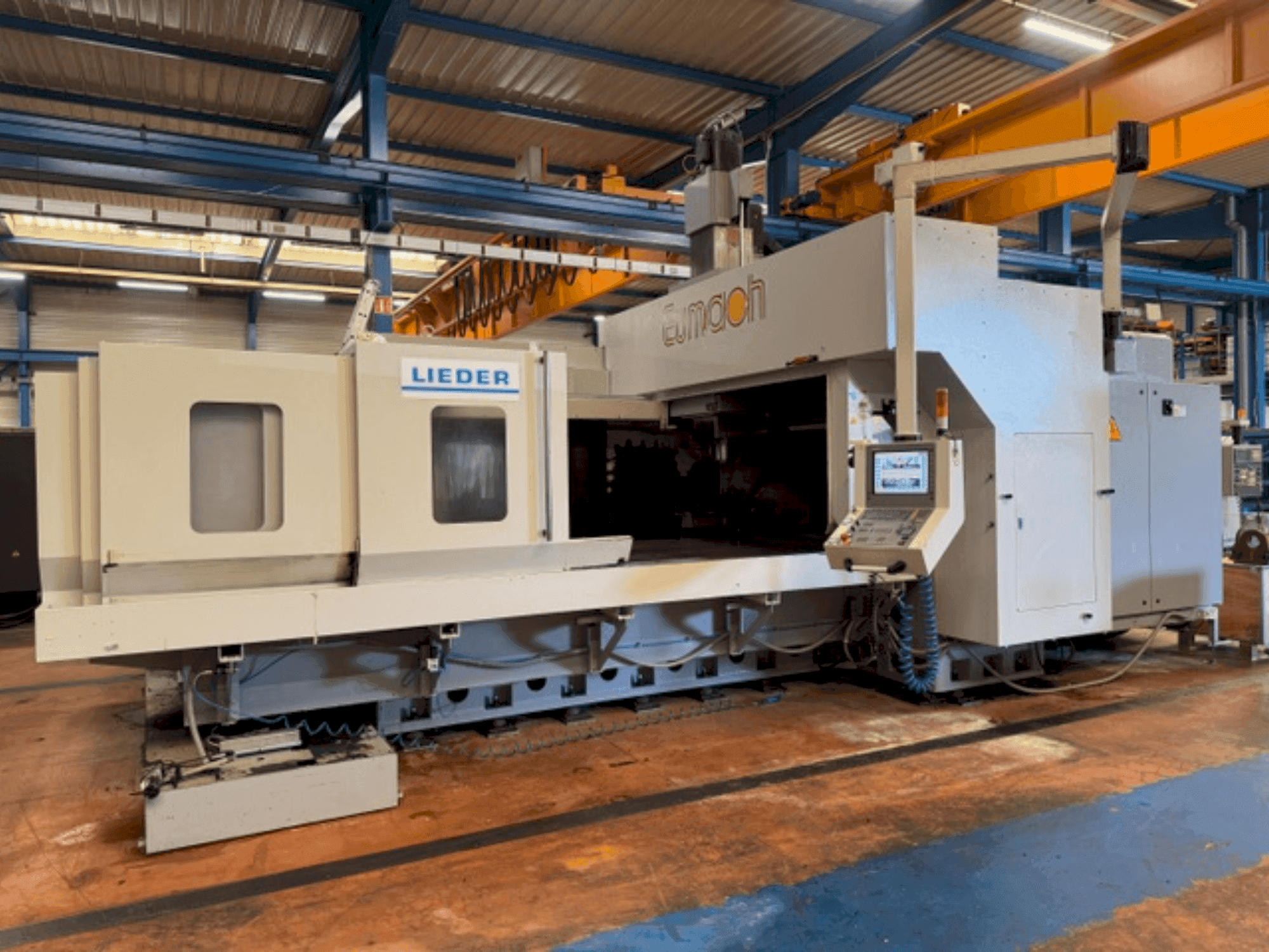 Vista Frontal da Eumach DVM-3021 máquina