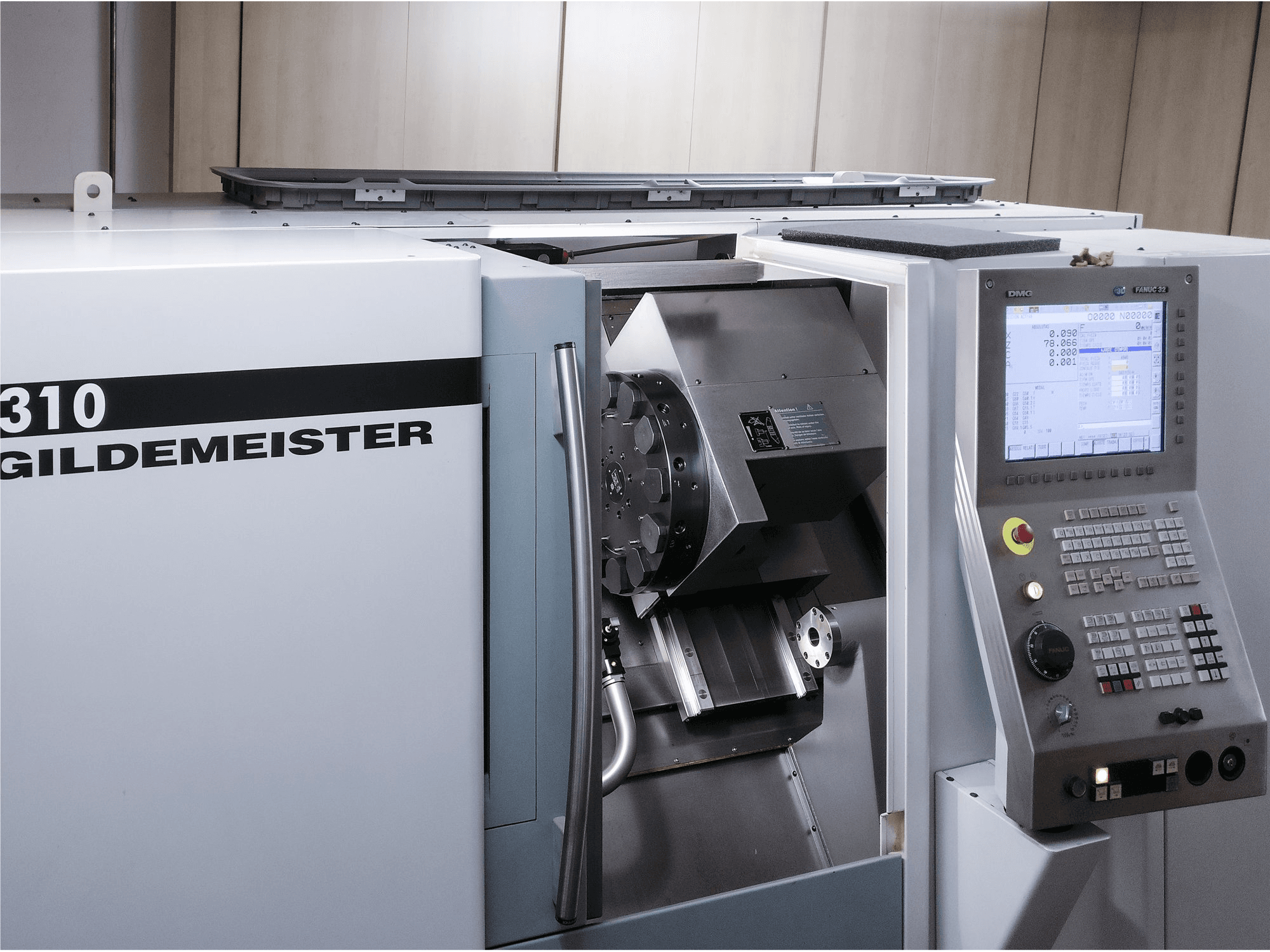 Vista Frontal da Gildemeister CTX 310 máquina