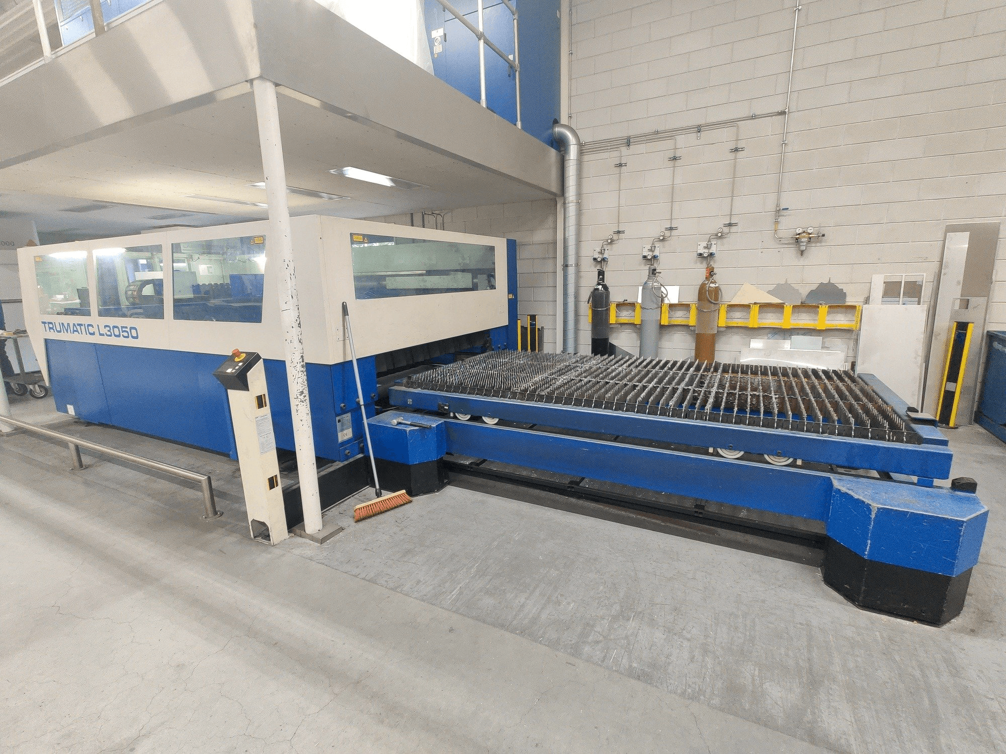 Vista Frontal da Trumpf Trumatic L3050 máquina