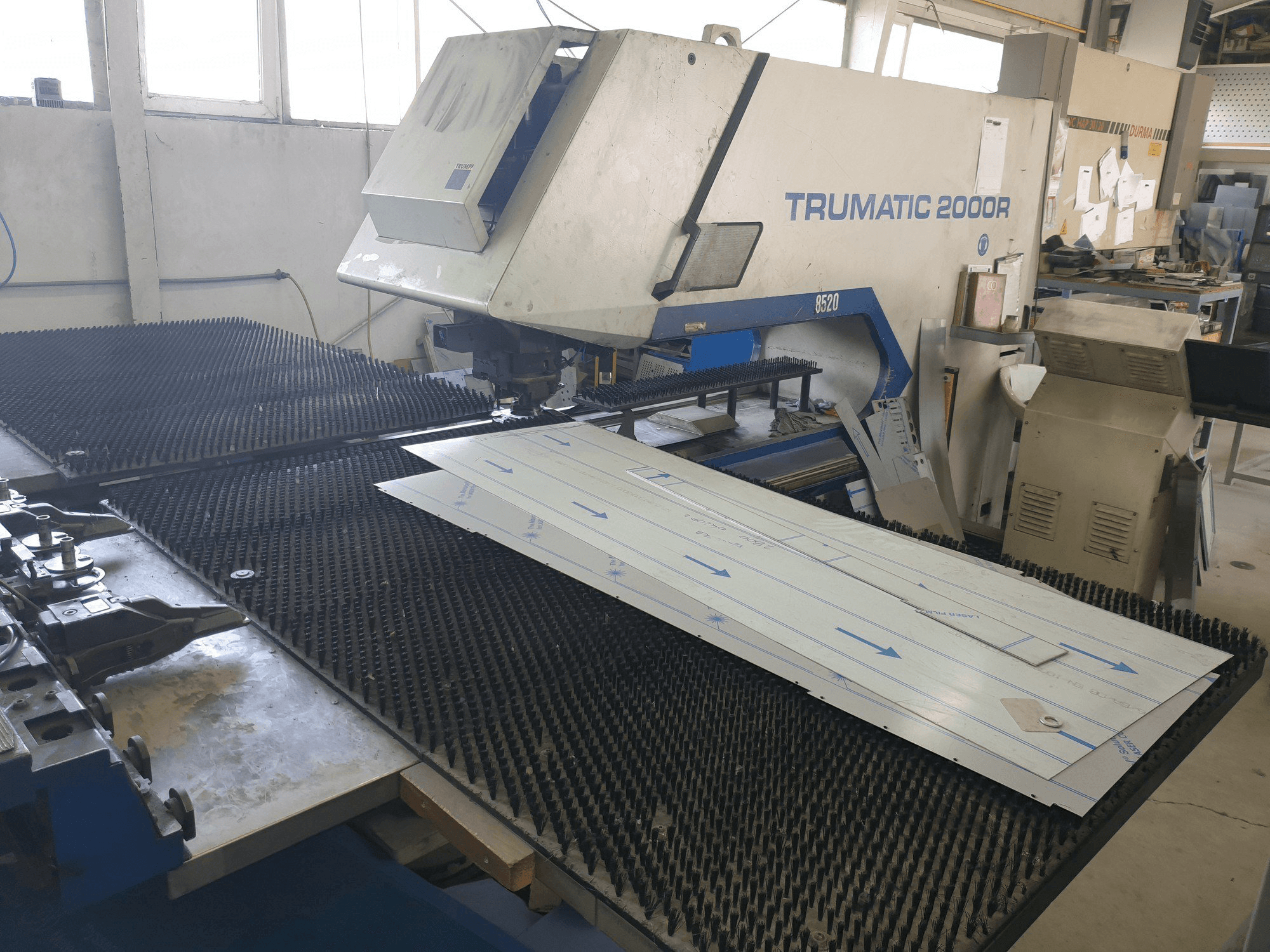 Vista Frontal da Trumpf Trumatic 2000R máquina