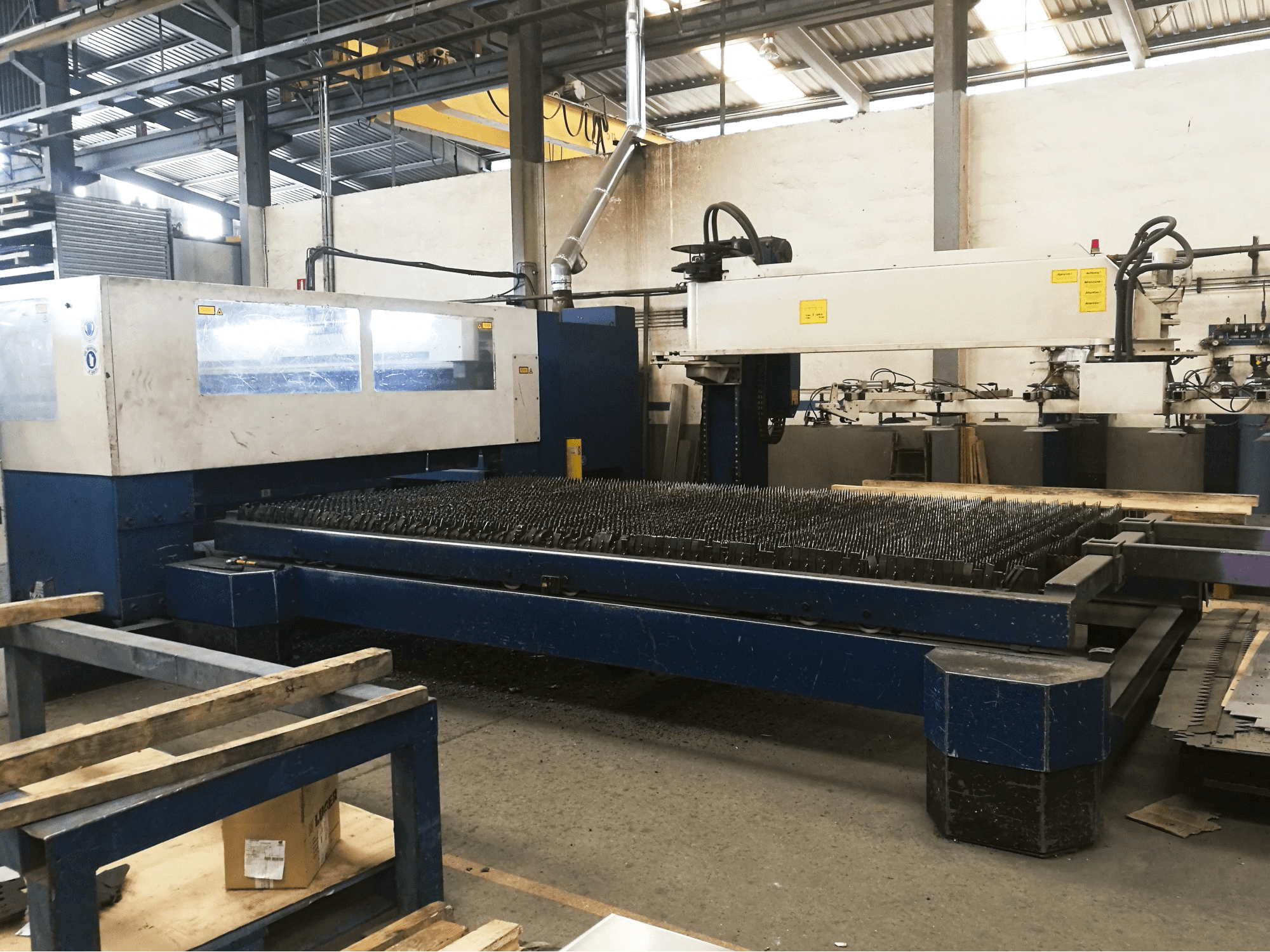 Vista Esquerda da Trumpf Trumatic L4030 máquina