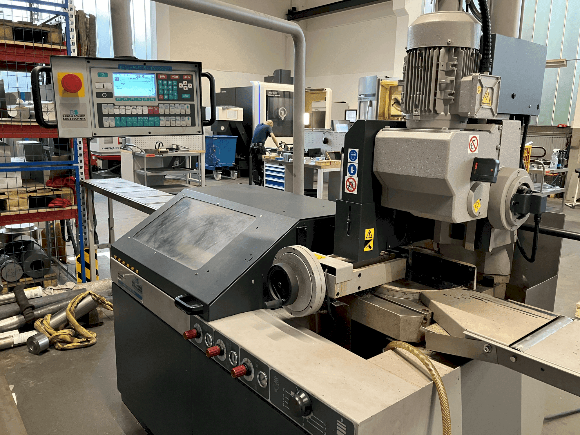 Vista Direita da BERG & SCHMID VKS 370 VA máquina