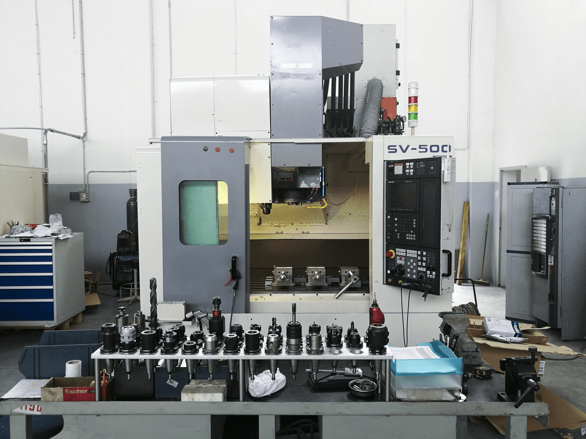 Vista Frontal da MORI SEIKI SV-500 máquina