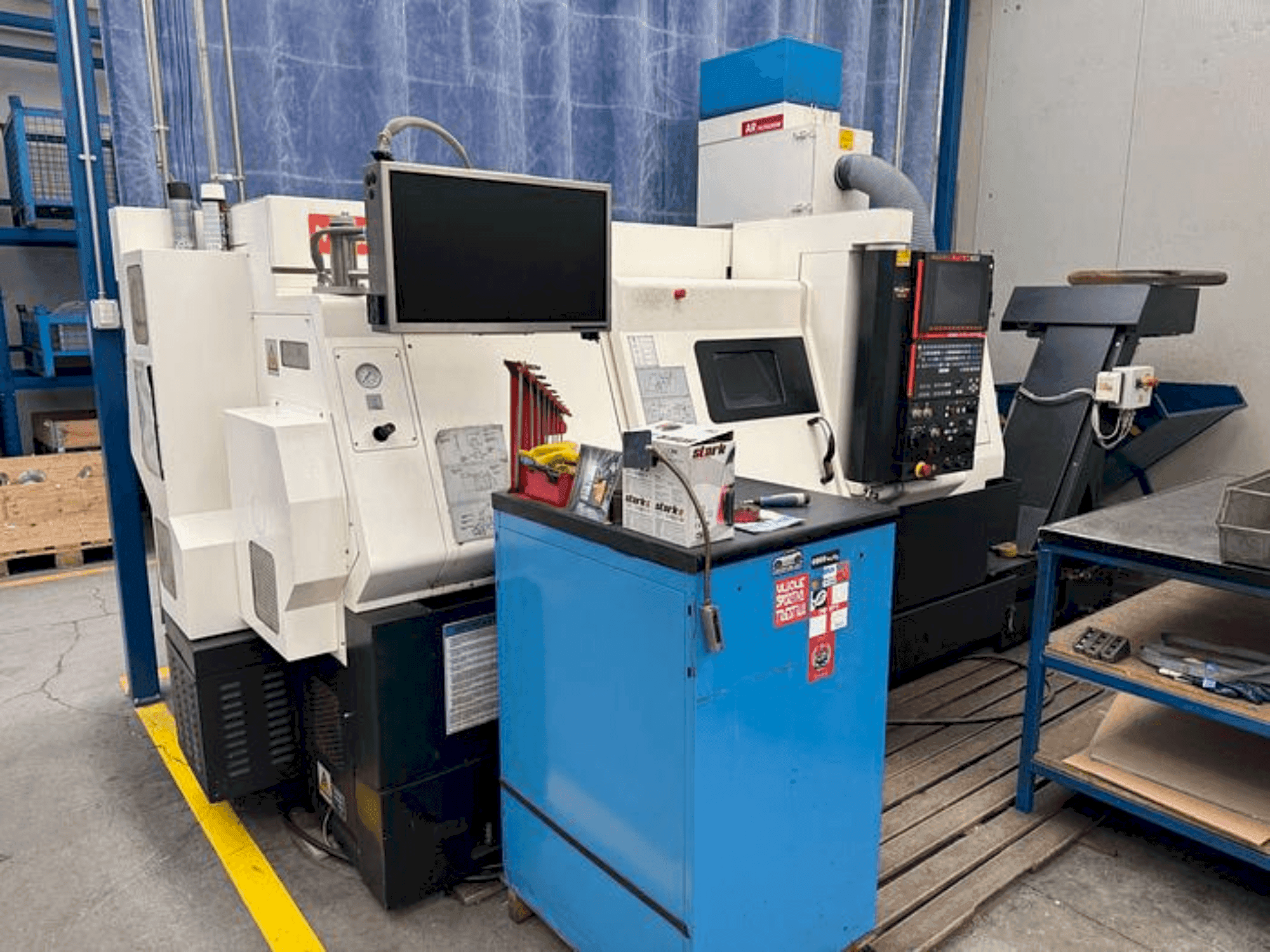 Vista Frontal da Mazak QTN 250 M X 1000 máquina