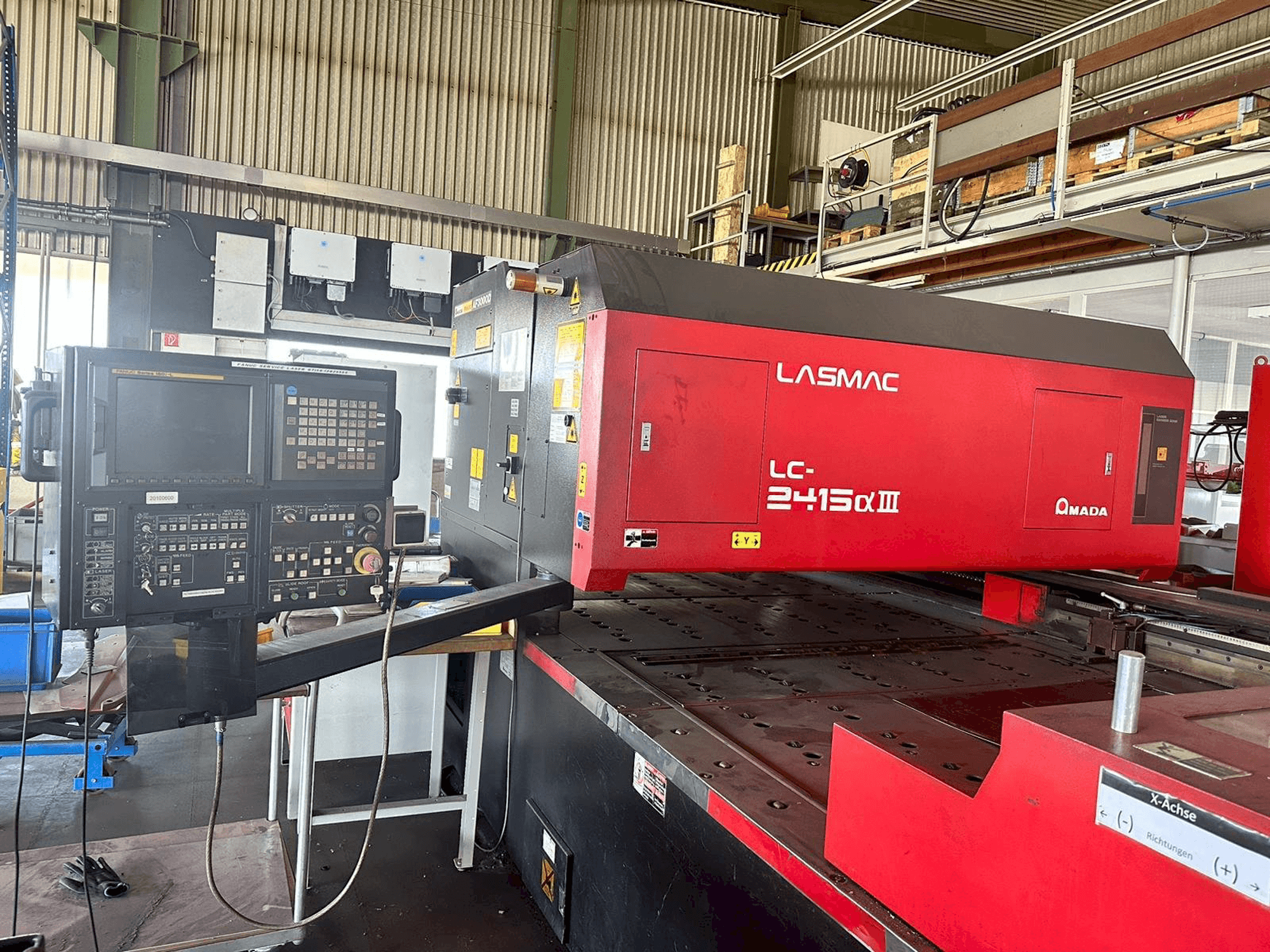 Vista Frontal da AMADA LC2415 A3 máquina