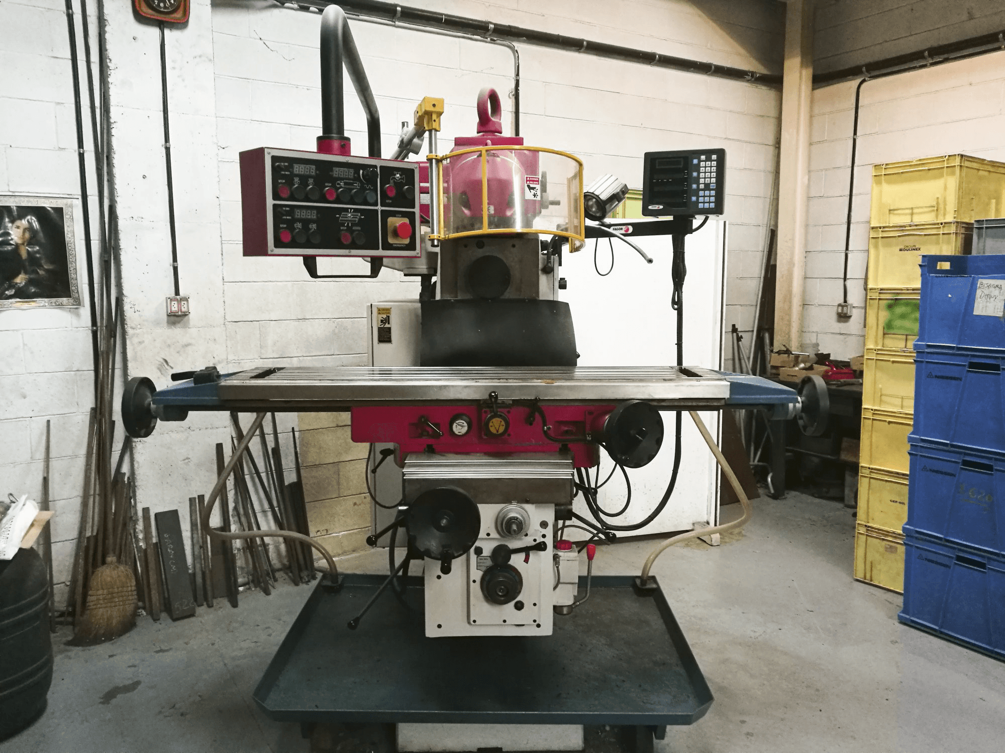 Vista Frontal da Lagun FCM 152 máquina