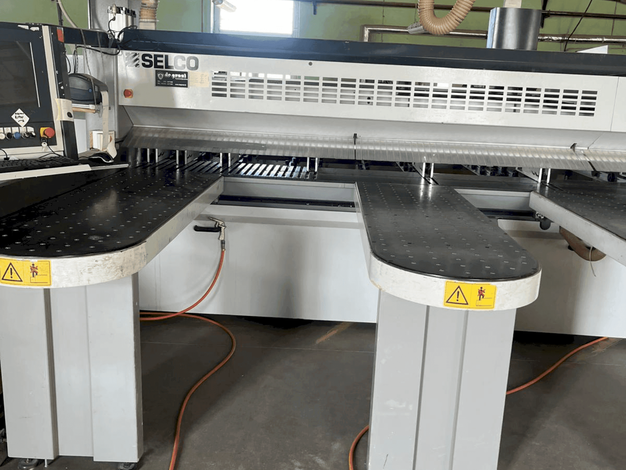 Vista Frontal da SELCO WN750 máquina