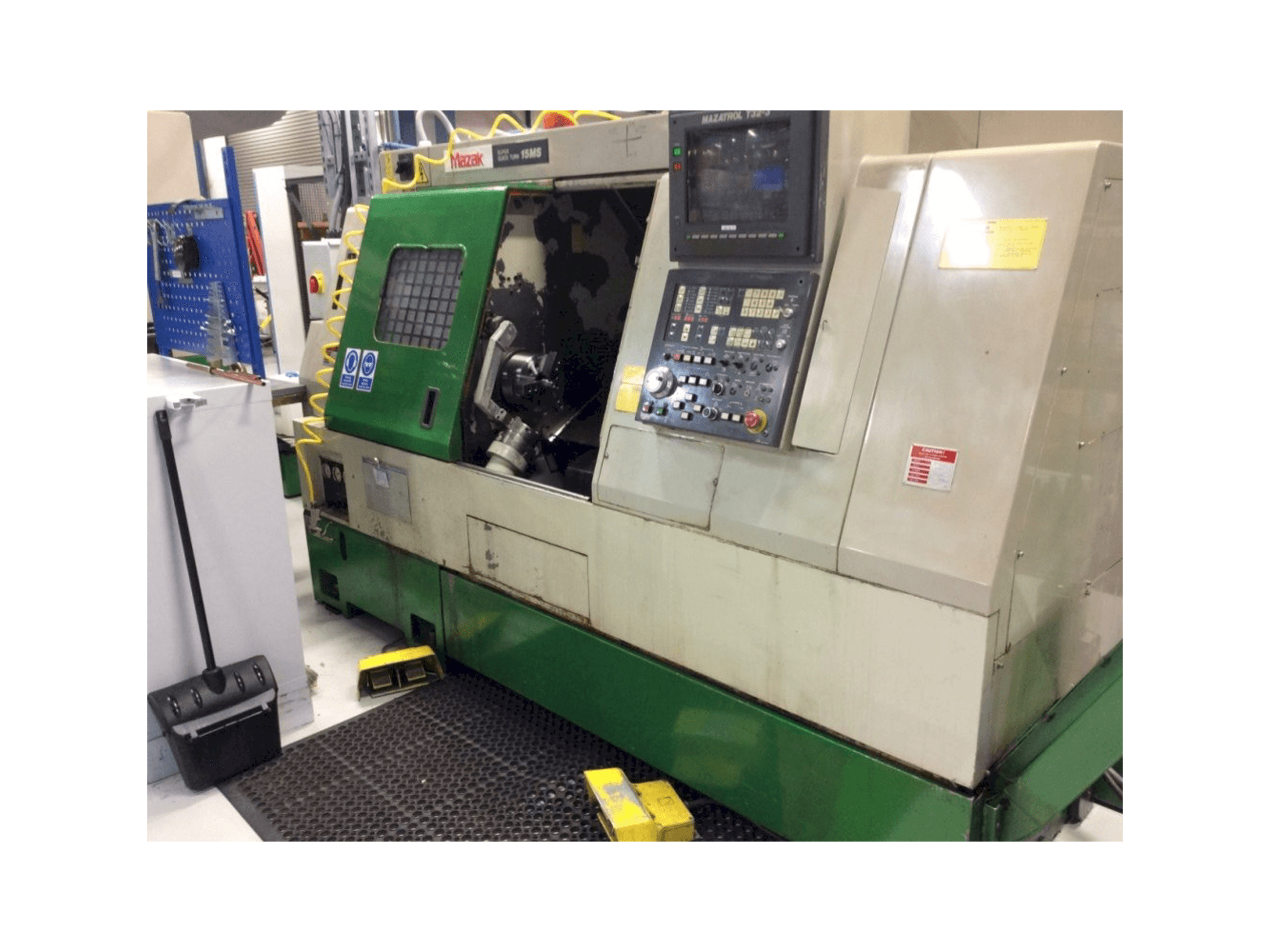 Vista Frontal da Mazak Super QuickTurn 15MS máquina