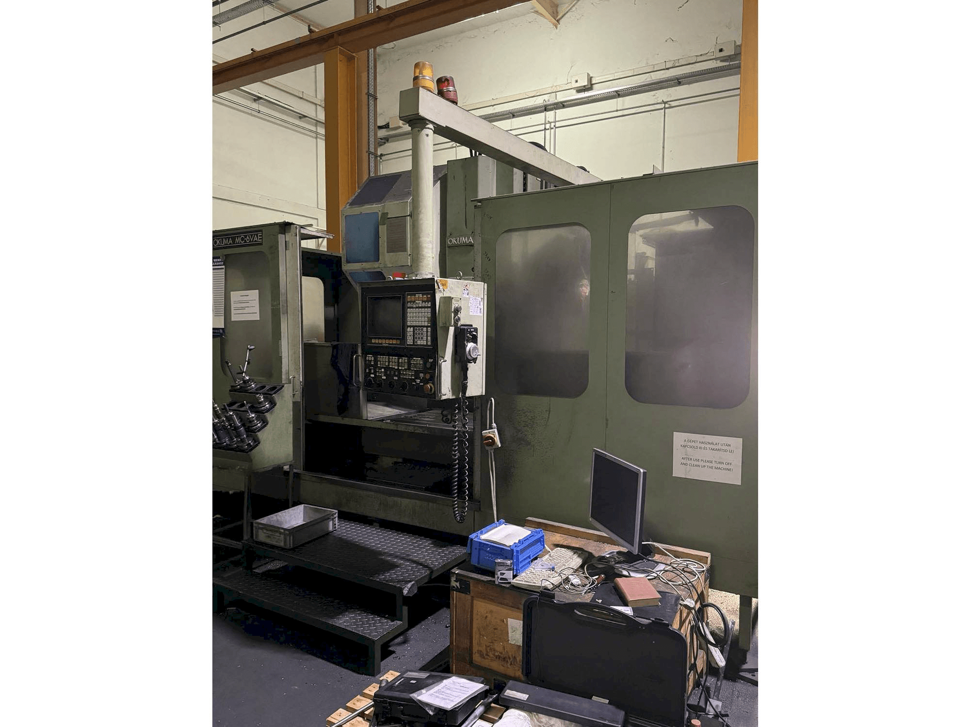 Vista Frontal da Okuma MC - 6VAE máquina