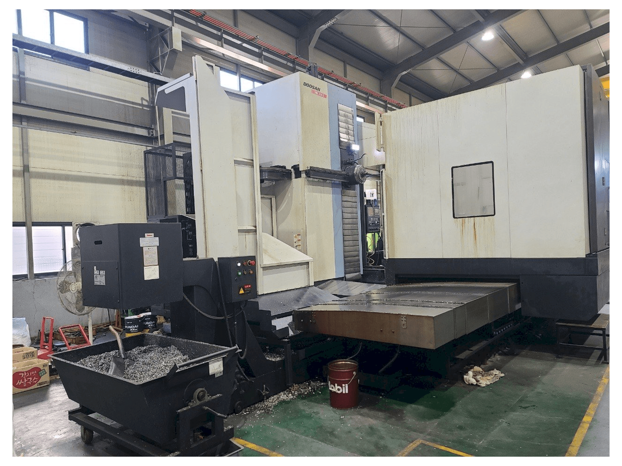 Vista Frontal da Doosan DBC250II máquina