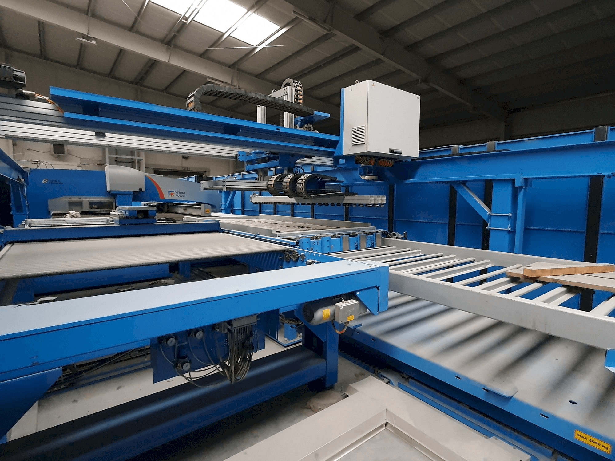 Vista Frontal da Prima Power LPe6f máquina