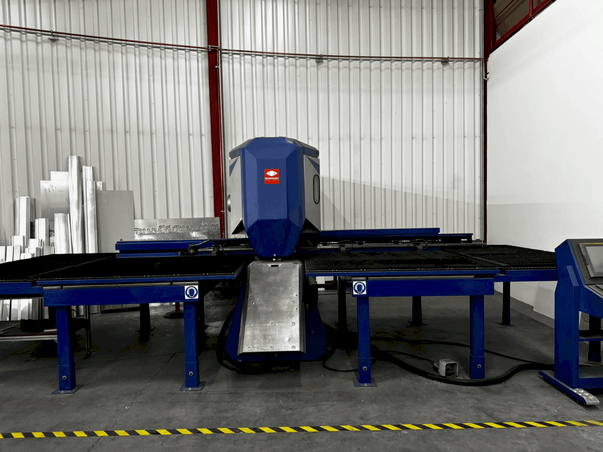 Vista Frontal da TECHNOLOGY Tecnotransfer 1500x3000 máquina