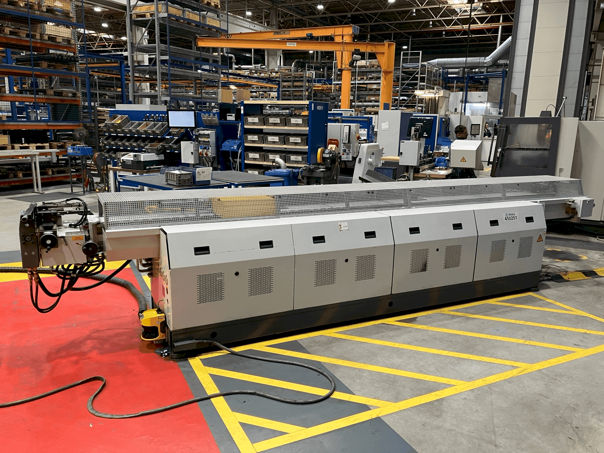 Vista Frontal da TRACTO-TECHNIK Tubotron 30 CNC máquina