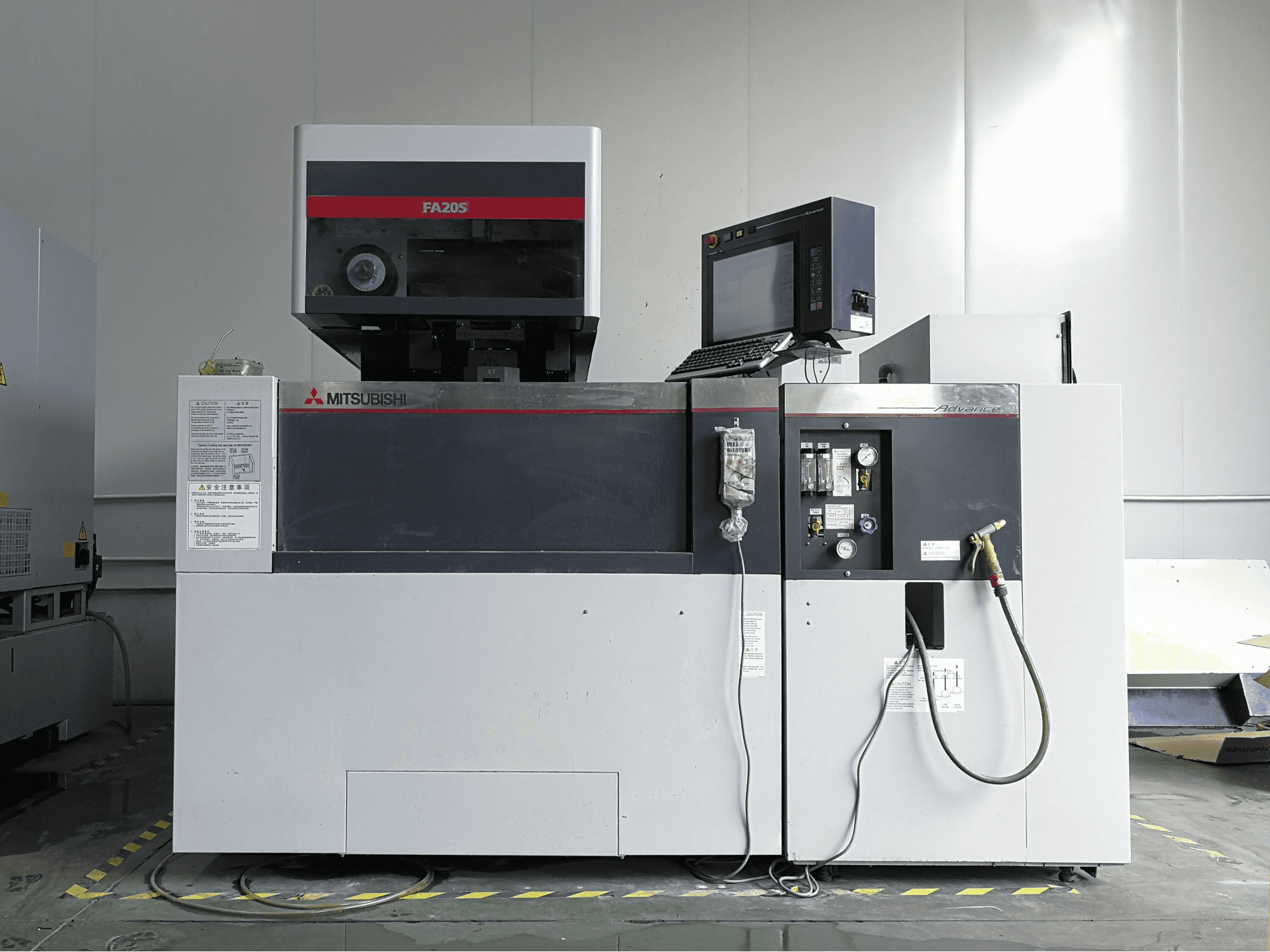 Vista Frontal da Mitsubishi Electric FA20S máquina