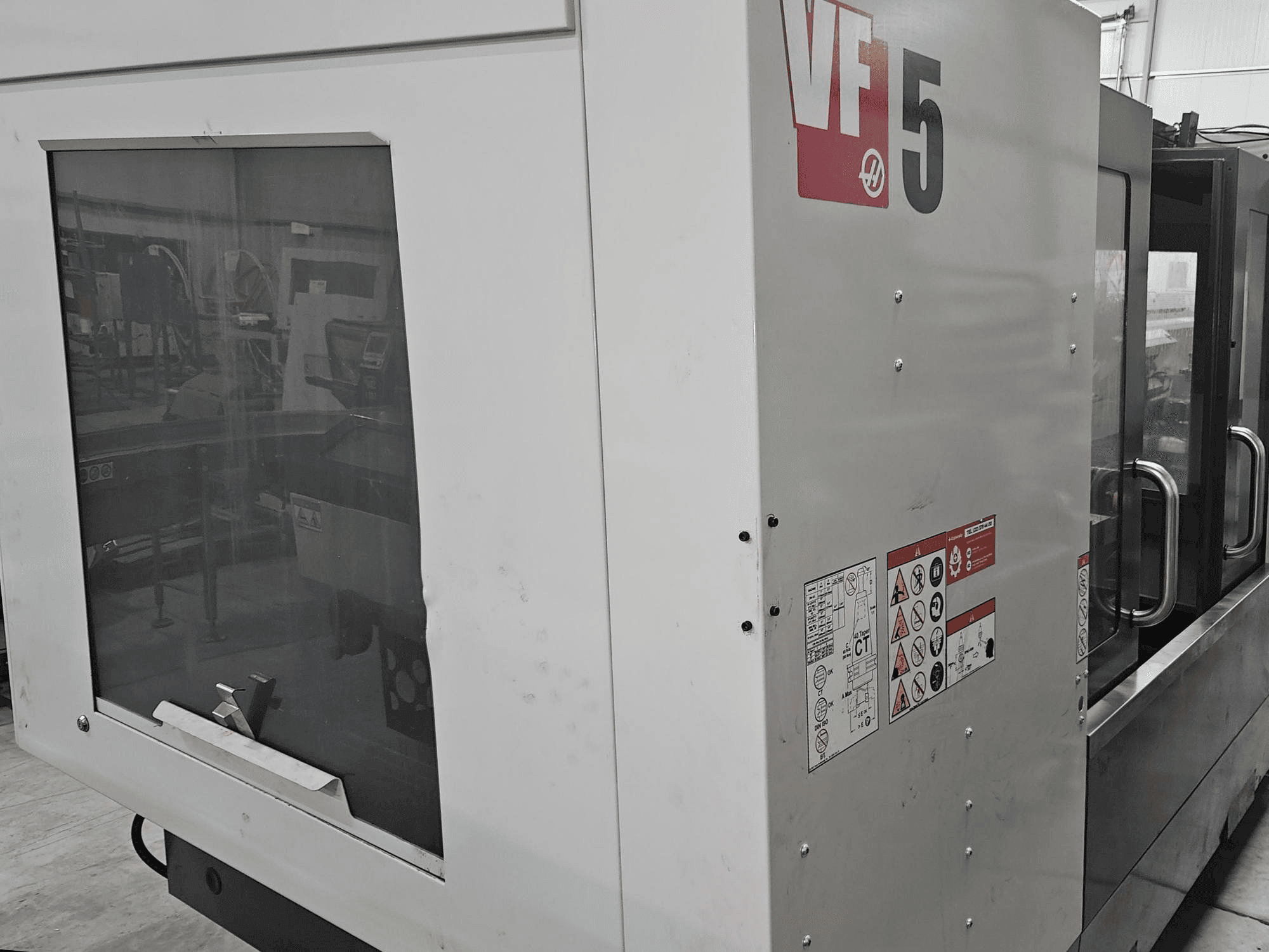 Vista Frontal da HAAS VF-5/40 máquina