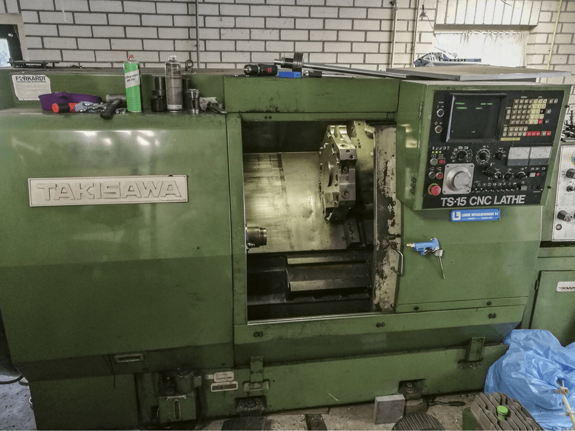 Vista Frontal da Takisawa TS-15 máquina