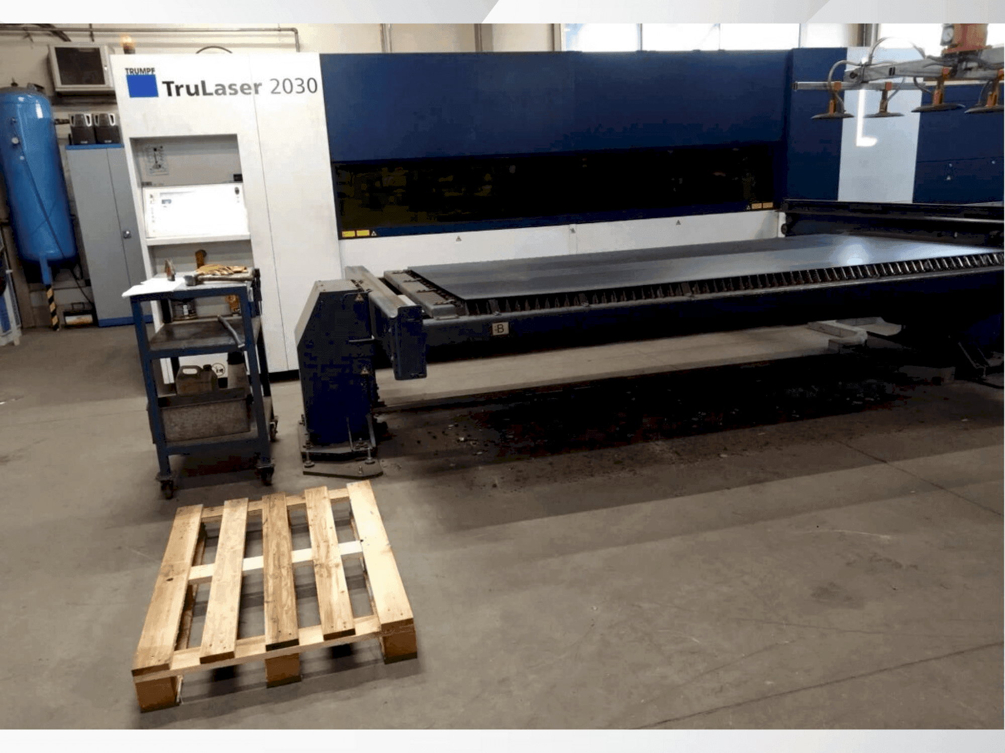 Vista Frontal da TRUMPF TruLaser 2030 Fiber máquina
