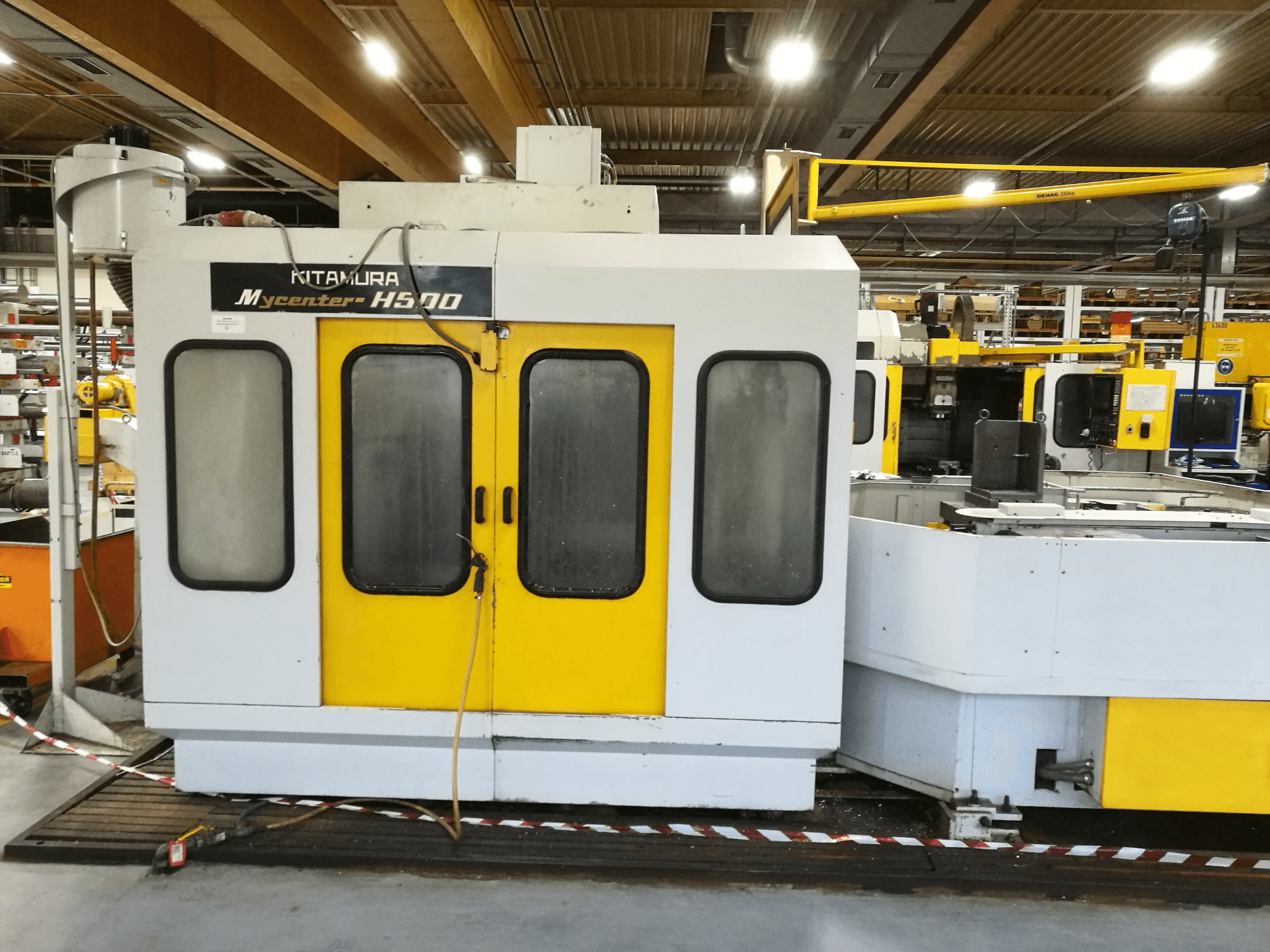 Vista Frontal da Kitamura Mycenter H500 máquina