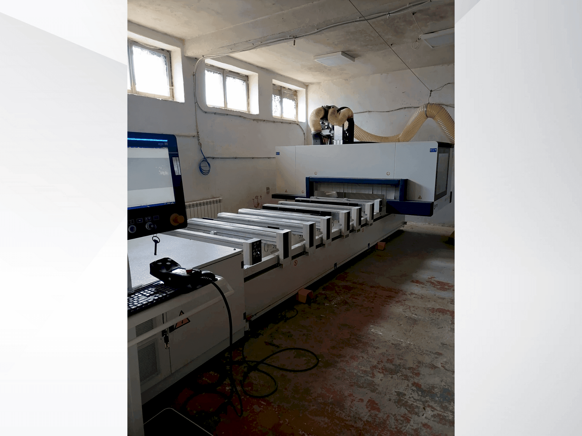 Vista Frontal da SCM Morbidelli M100 máquina