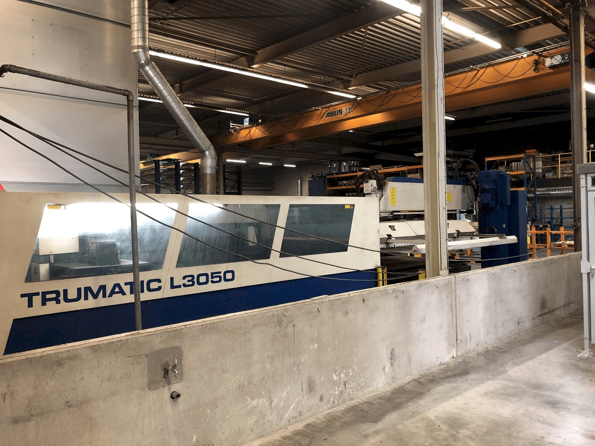Vista Frontal da Trumpf Trumatic 3050 máquina