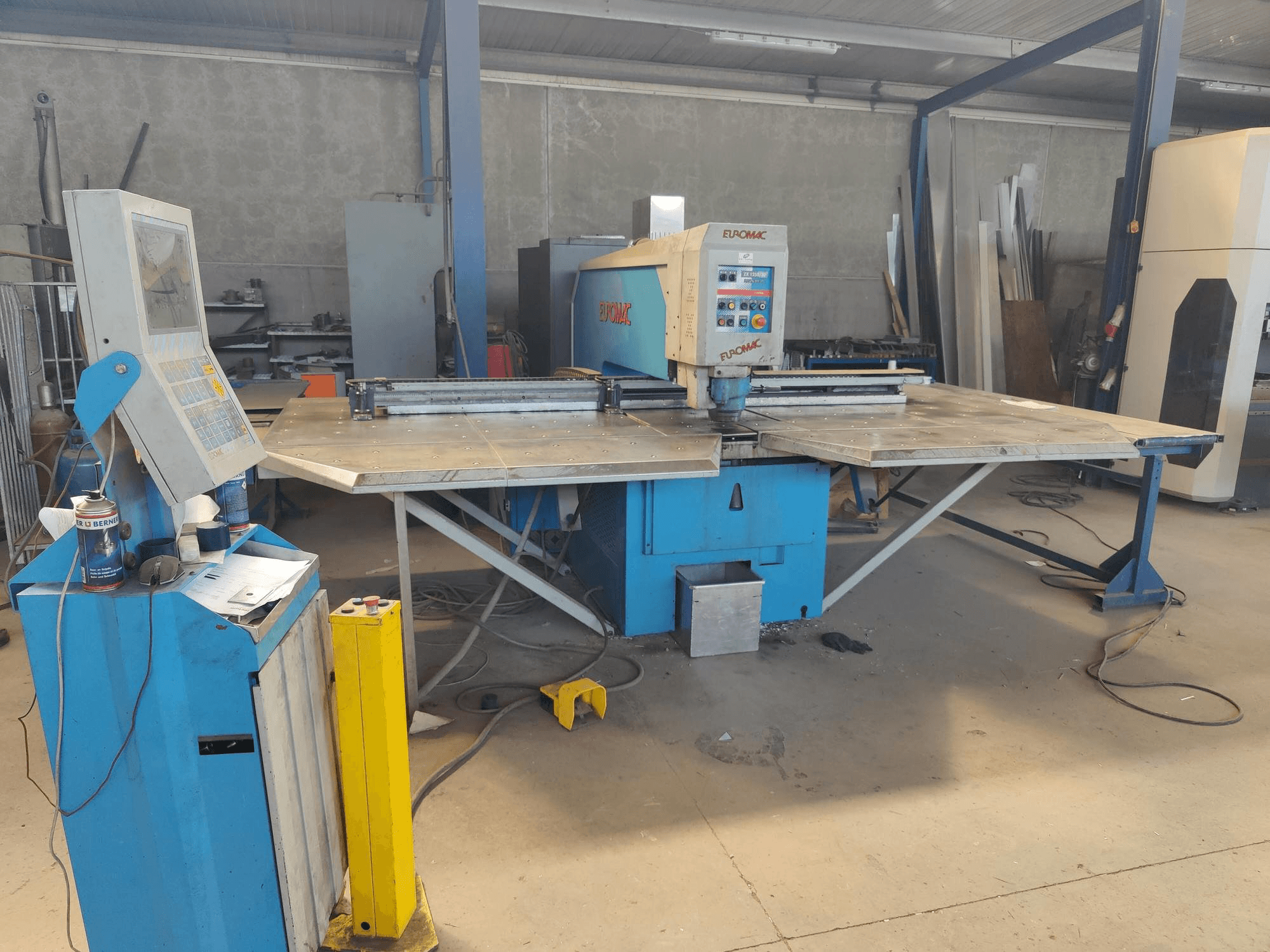 Vista Frontal da Euromac Z/1250/30 máquina