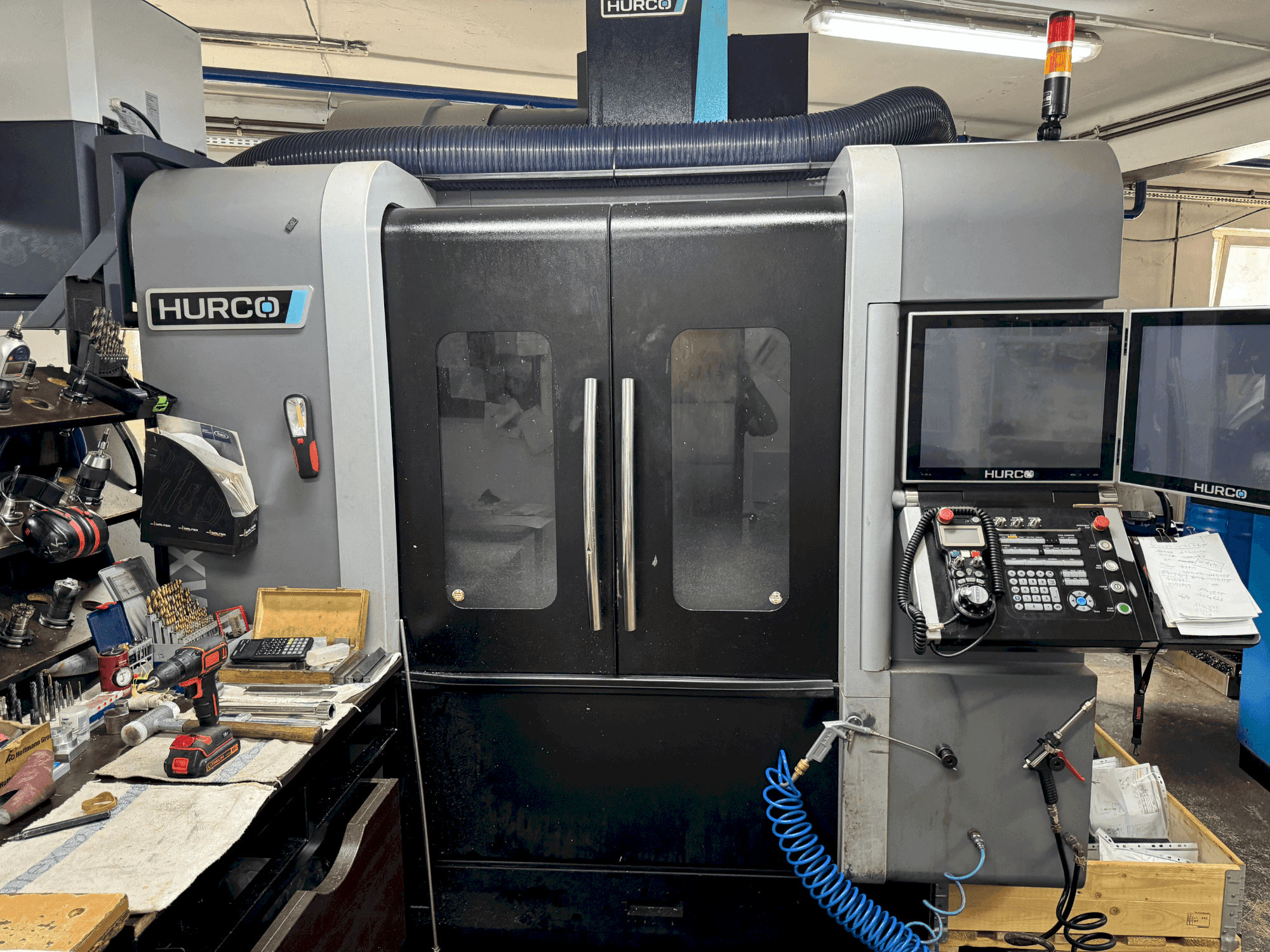 Vista Frontal da Hurco VMX 30i máquina